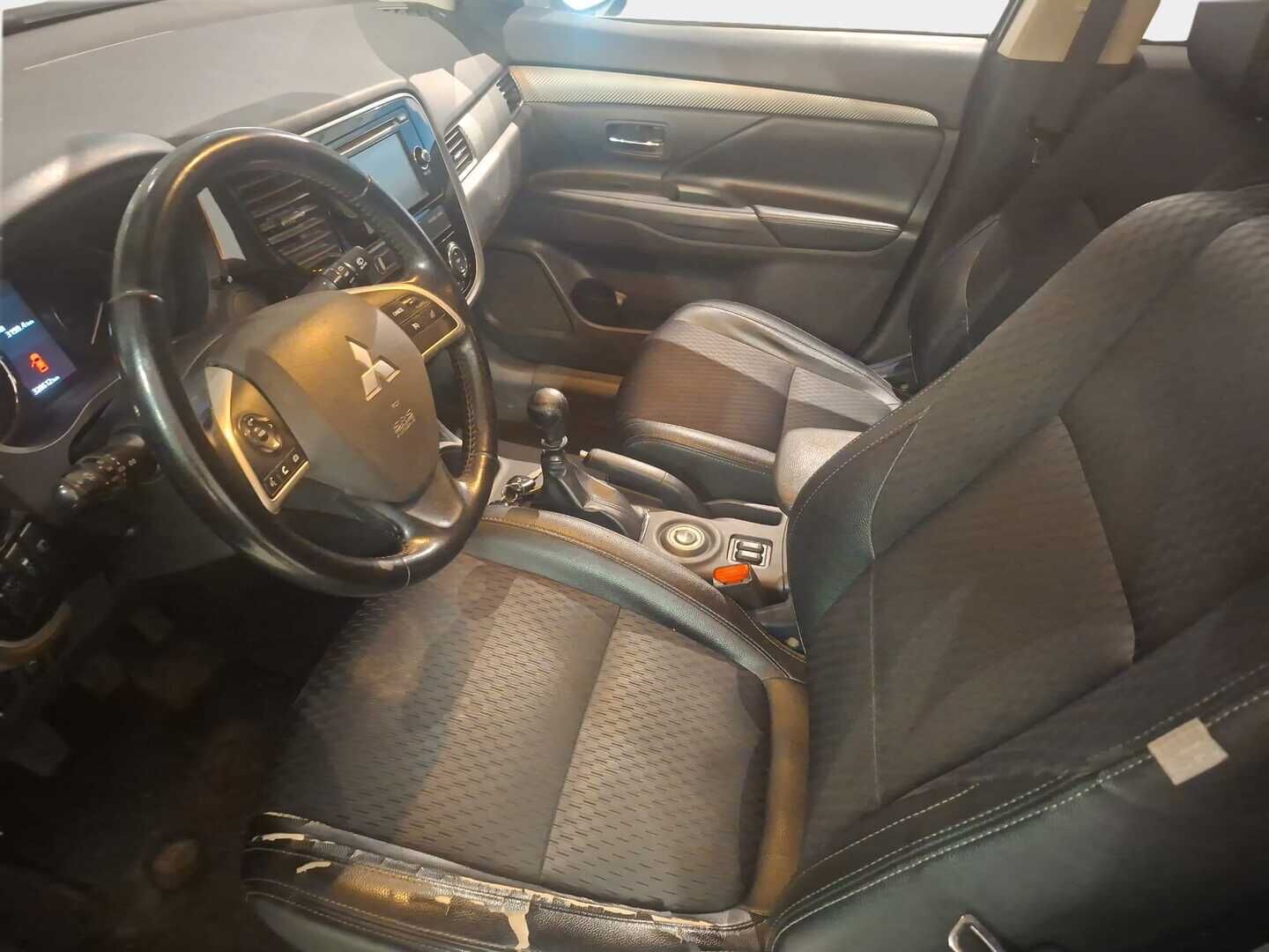 Mitsubishi Outlander 2014 MITSUBISHI OUTLANDER 2,2 DI-D Intense AT 4WD 5P - YritysOutlet - Myydään vain yrityksille - - YritysOutlet - Myydään vain yrityksille