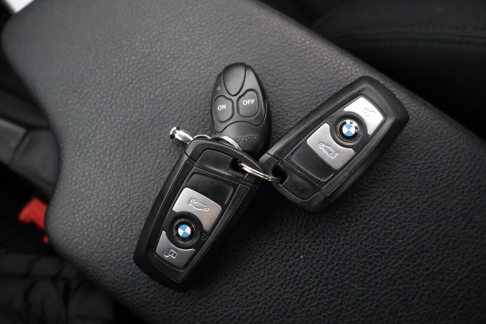 BMW 316 2014 F30 Sedan 316i TwinPower Turbo A Business Automatic** Tutka / Webasto / Vakkari / Kahdet renkaat** - Bluetooth audio / CD-soitin