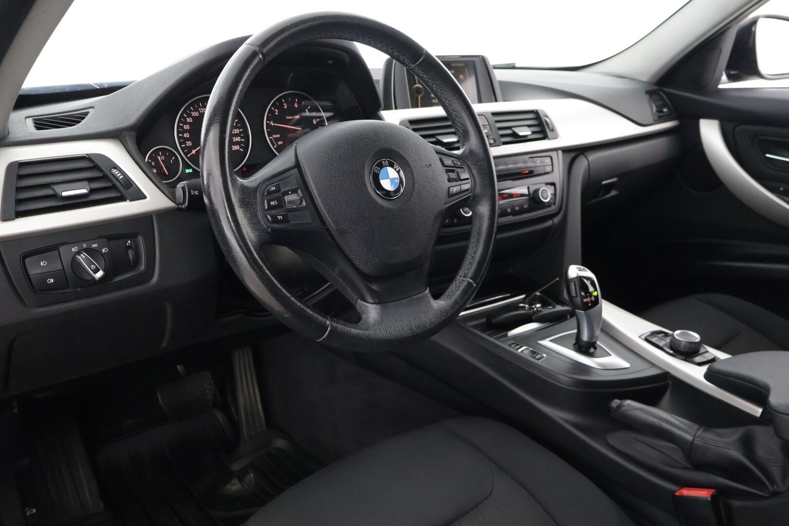 BMW 316 2014 F30 Sedan 316i TwinPower Turbo A Business Automatic** Tutka / Webasto / Vakkari / Kahdet renkaat** - Bluetooth audio / CD-soitin