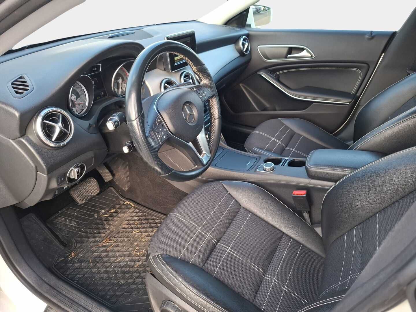 Mercedes-Benz CLA 2014 180 BE A Premium Business * Suomiauto /  Puolinahkasisusta / Lohko & Sisäpistoke / Vakkari / Xenon - 2x Hyvät renkaat / Siisti yksilö / Juuri tullut Tampereelle!
