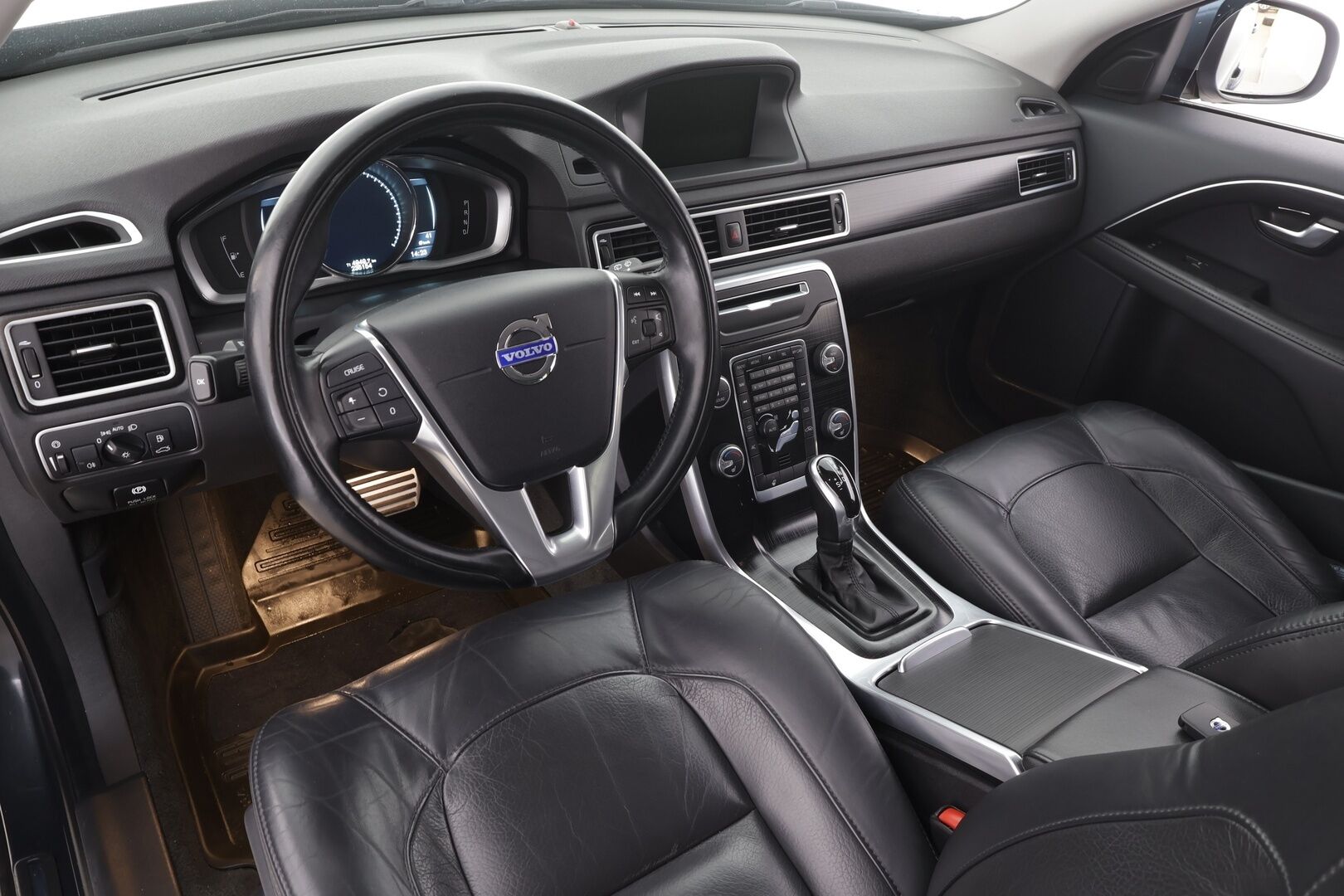 Volvo V70 2014 D5 AWD Business Edition Summum aut * Vakkari / Xenon / Muistipenkki / Bluetooth / Nahkaverhoilu * - Kahdet renkaat / Suomi auto