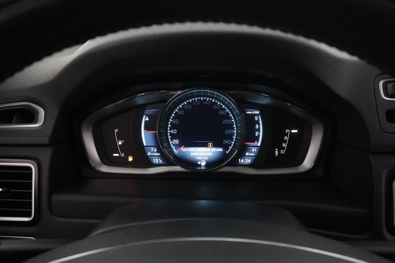 Volvo V70 2014 D5 AWD Business Edition Summum aut * Vakkari / Xenon / Muistipenkki / Bluetooth / Nahkaverhoilu * - Kahdet renkaat / Suomi auto