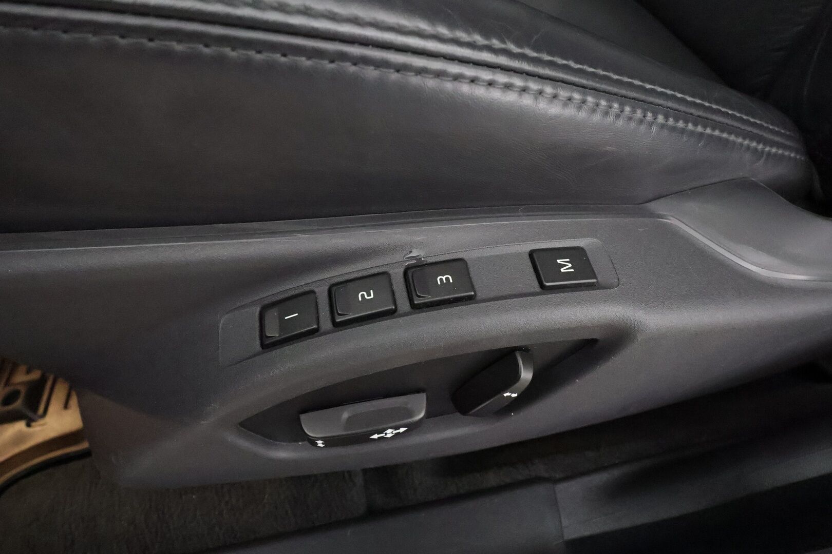 Volvo V70 2014 D5 AWD Business Edition Summum aut * Vakkari / Xenon / Muistipenkki / Bluetooth / Nahkaverhoilu * - Kahdet renkaat / Suomi auto