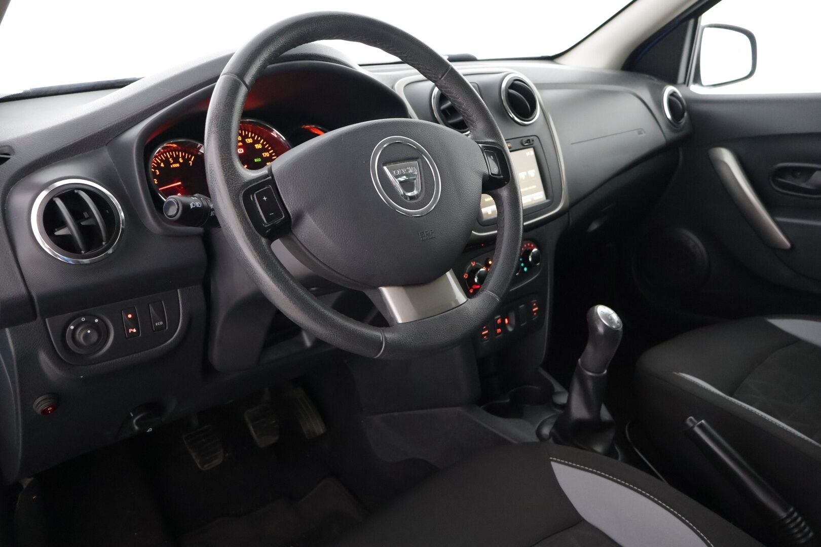 Dacia Sandero 2014 Stepway TCe 90 Prestige **Cruise / Kahdet renkaat / Lohko / Tutka** - Huoltokirja / Hyvät renkaat!