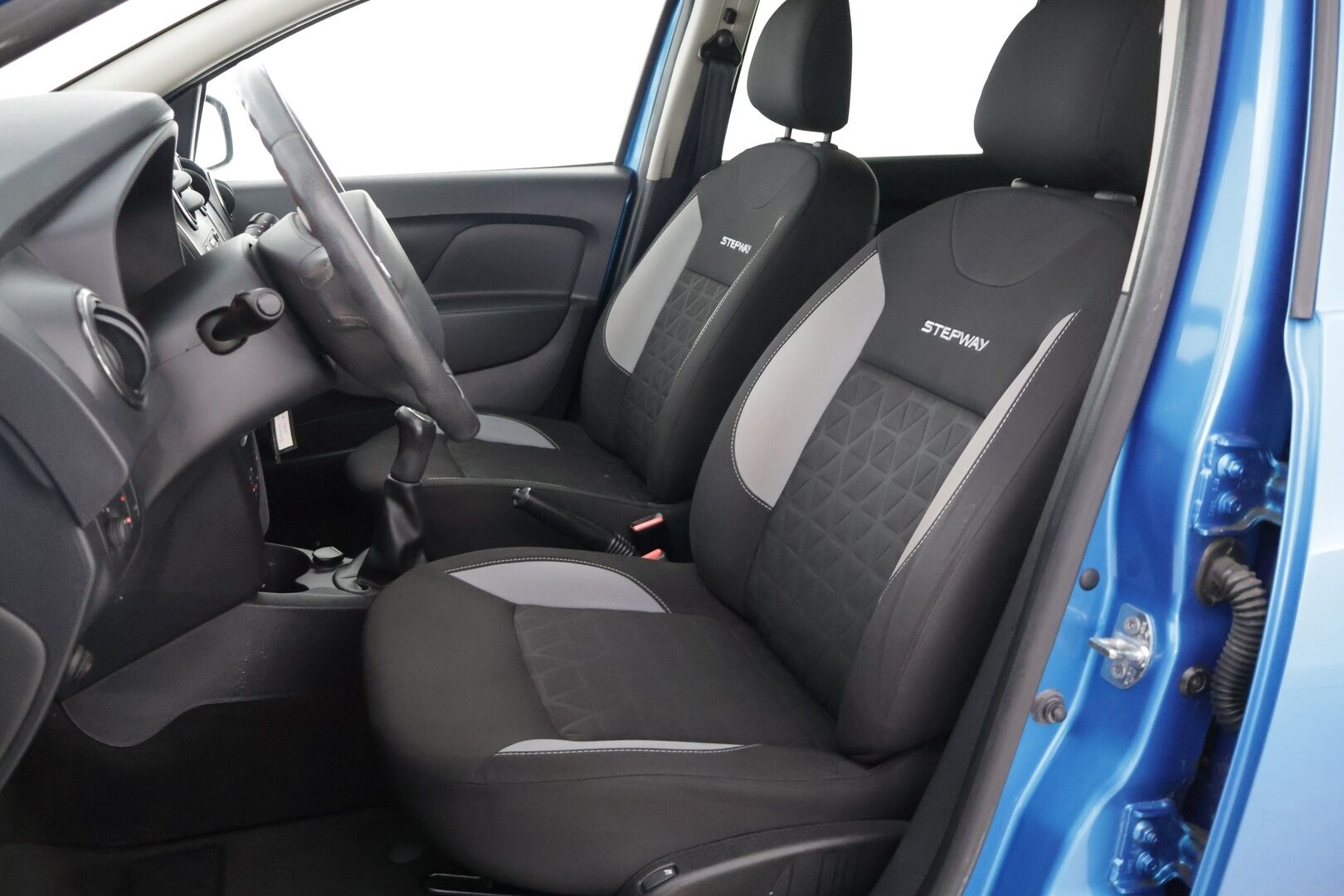 Dacia Sandero 2014 Stepway TCe 90 Prestige **Cruise / Kahdet renkaat / Lohko / Tutka** - Huoltokirja / Hyvät renkaat!