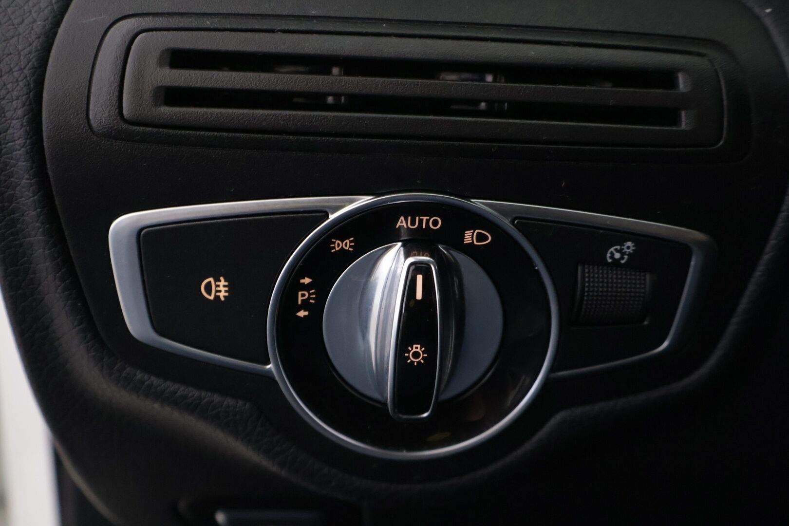 Mercedes-Benz C 2015 180 T A Premium Business *YritysOutlet - Myydään vain yrityksille* - Suomi-auto | LED | Vakkari | Lohko | Koukku | 2x renkaat
