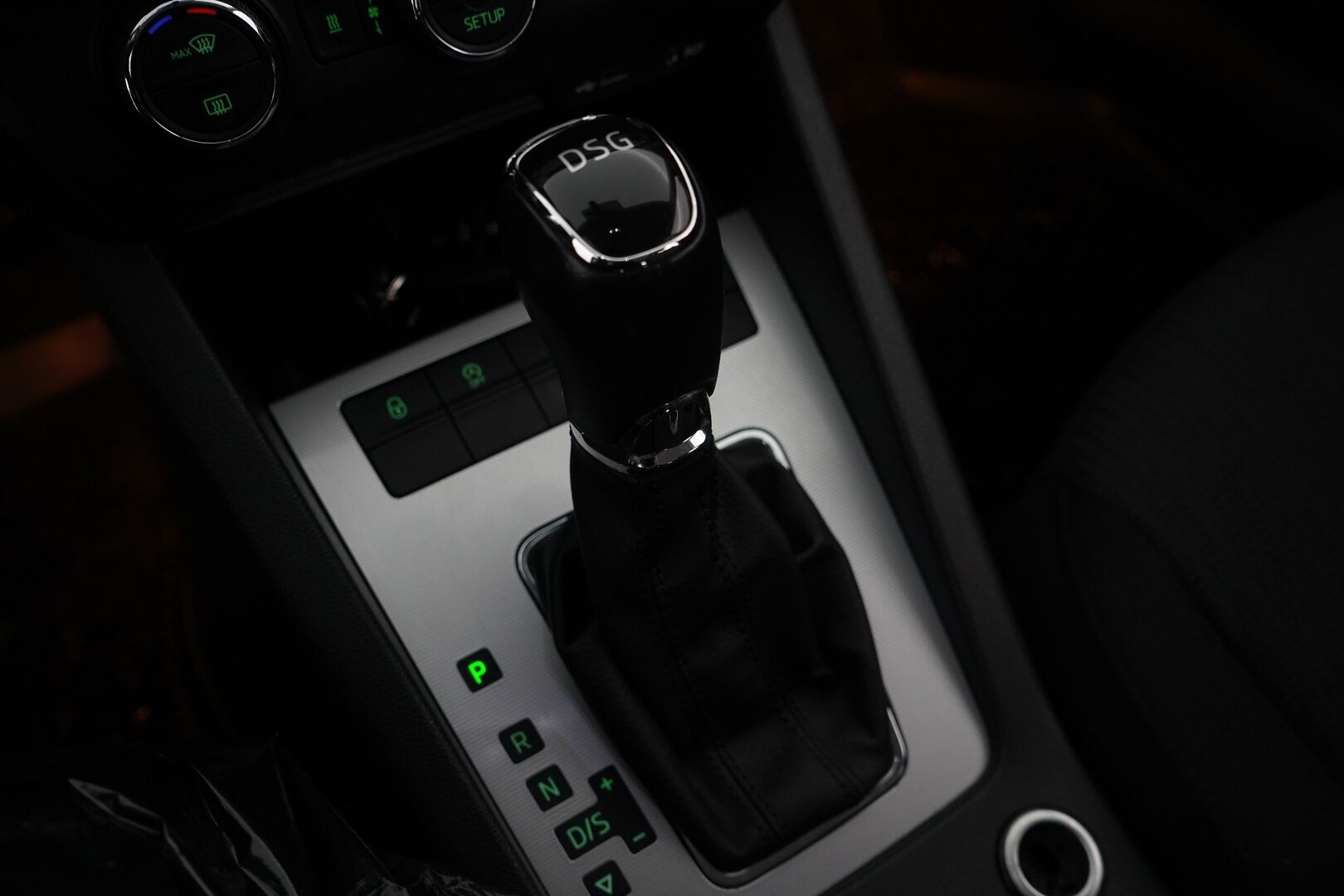 Skoda Octavia 2015 1.4 TSI Combi Elegance DSG Autom. *Webasto / Koukku / KeylessGo / Tutkat* - Suomi-auto! Jakohihna tehty 100tkm kohdalla! Kahdet renkaat alumiinivanteilla