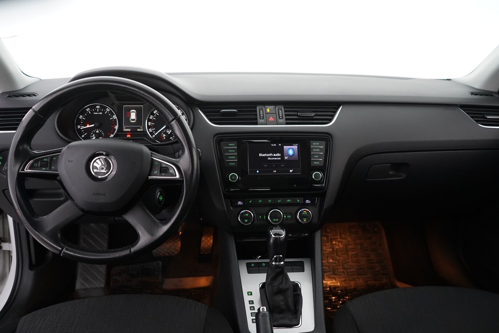 Skoda Octavia 2015 1.4 TSI Combi Elegance DSG Autom. *Webasto / Koukku / KeylessGo / Tutkat* - Suomi-auto! Jakohihna tehty 100tkm kohdalla! Kahdet renkaat alumiinivanteilla