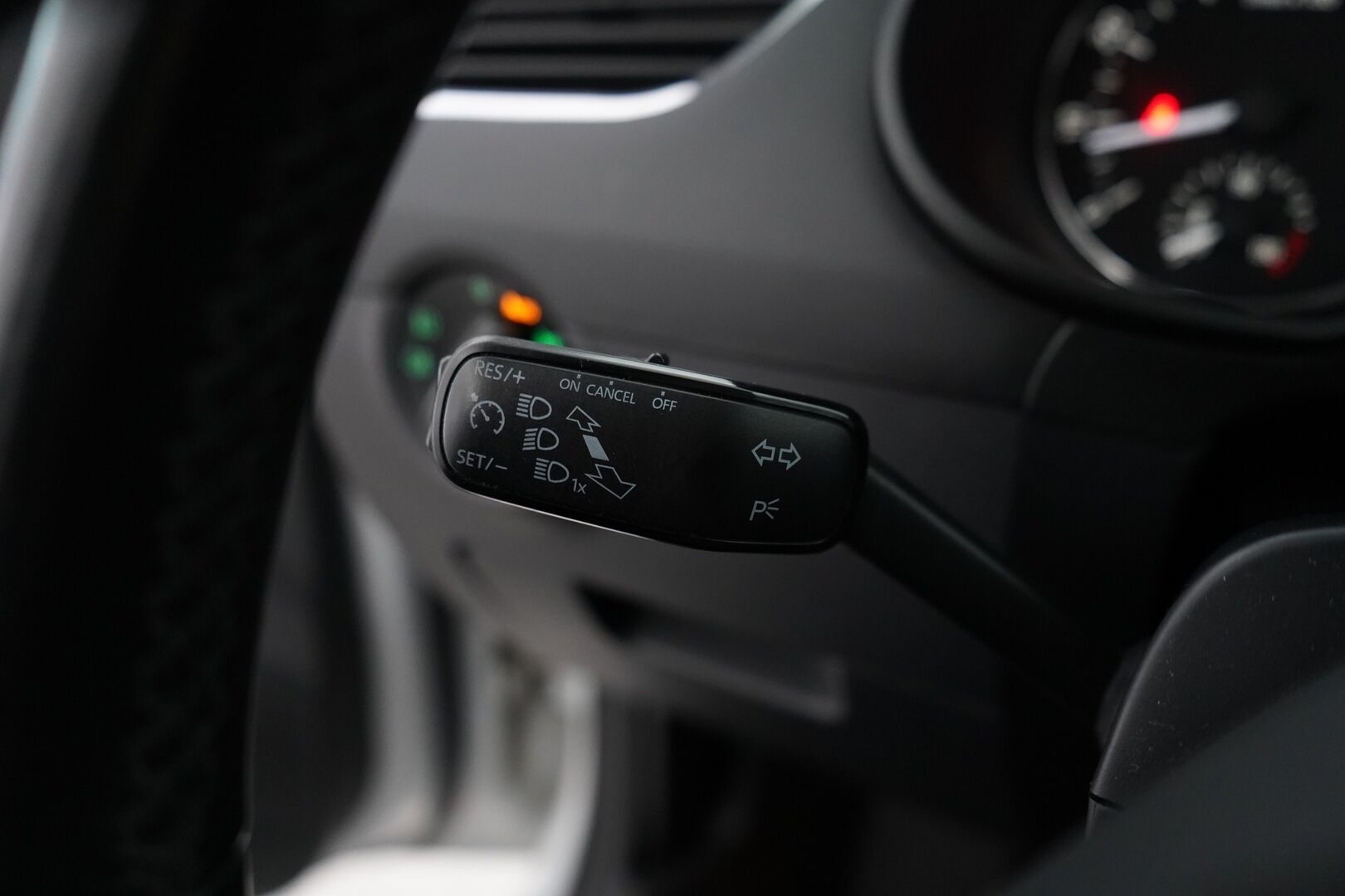Skoda Octavia 2015 1.4 TSI Combi Elegance DSG Autom. *Webasto / Koukku / KeylessGo / Tutkat* - Suomi-auto! Jakohihna tehty 100tkm kohdalla! Kahdet renkaat alumiinivanteilla