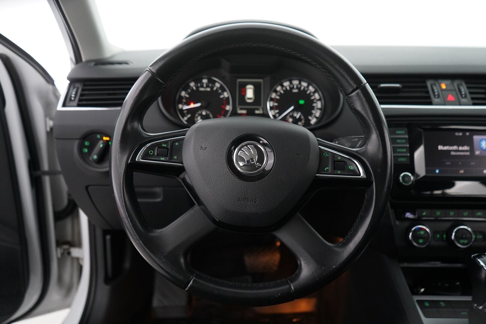 Skoda Octavia 2015 1.4 TSI Combi Elegance DSG Autom. *Webasto / Koukku / KeylessGo / Tutkat* - Suomi-auto! Jakohihna tehty 100tkm kohdalla! Kahdet renkaat alumiinivanteilla