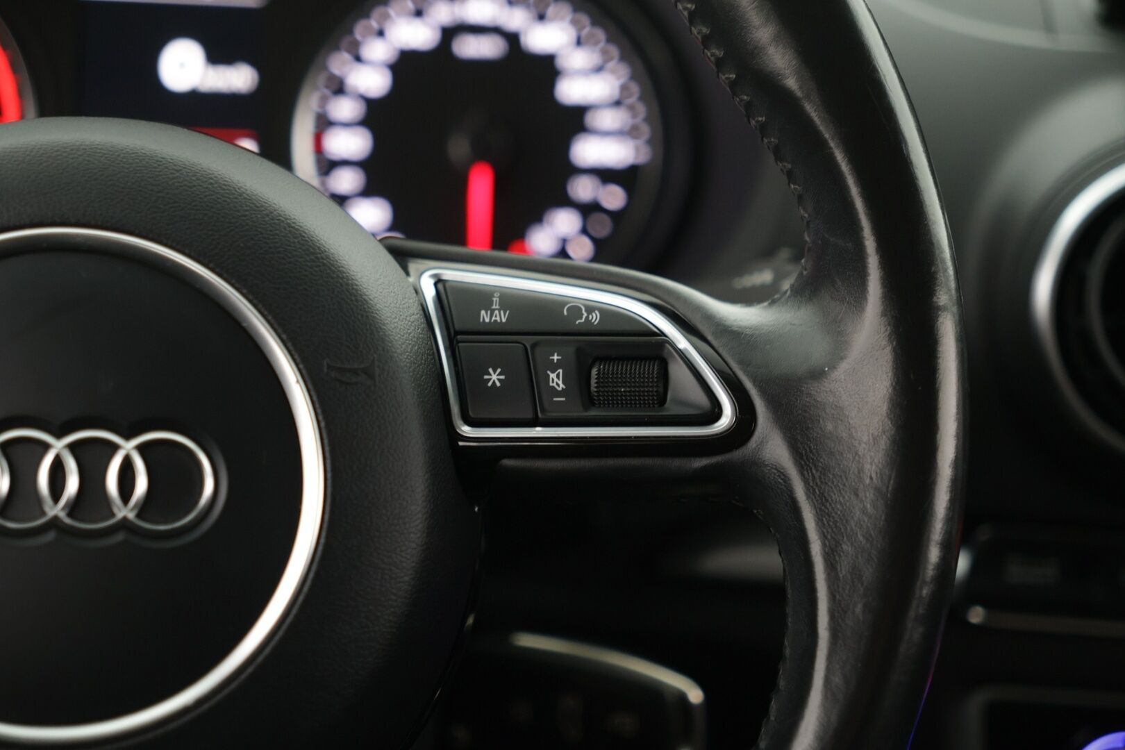 Audi A3 2015 Sportback Business Sport 1,6 TDI 81 kW S tronic - Webasto / B&O / Suomi-auto / Vakkari