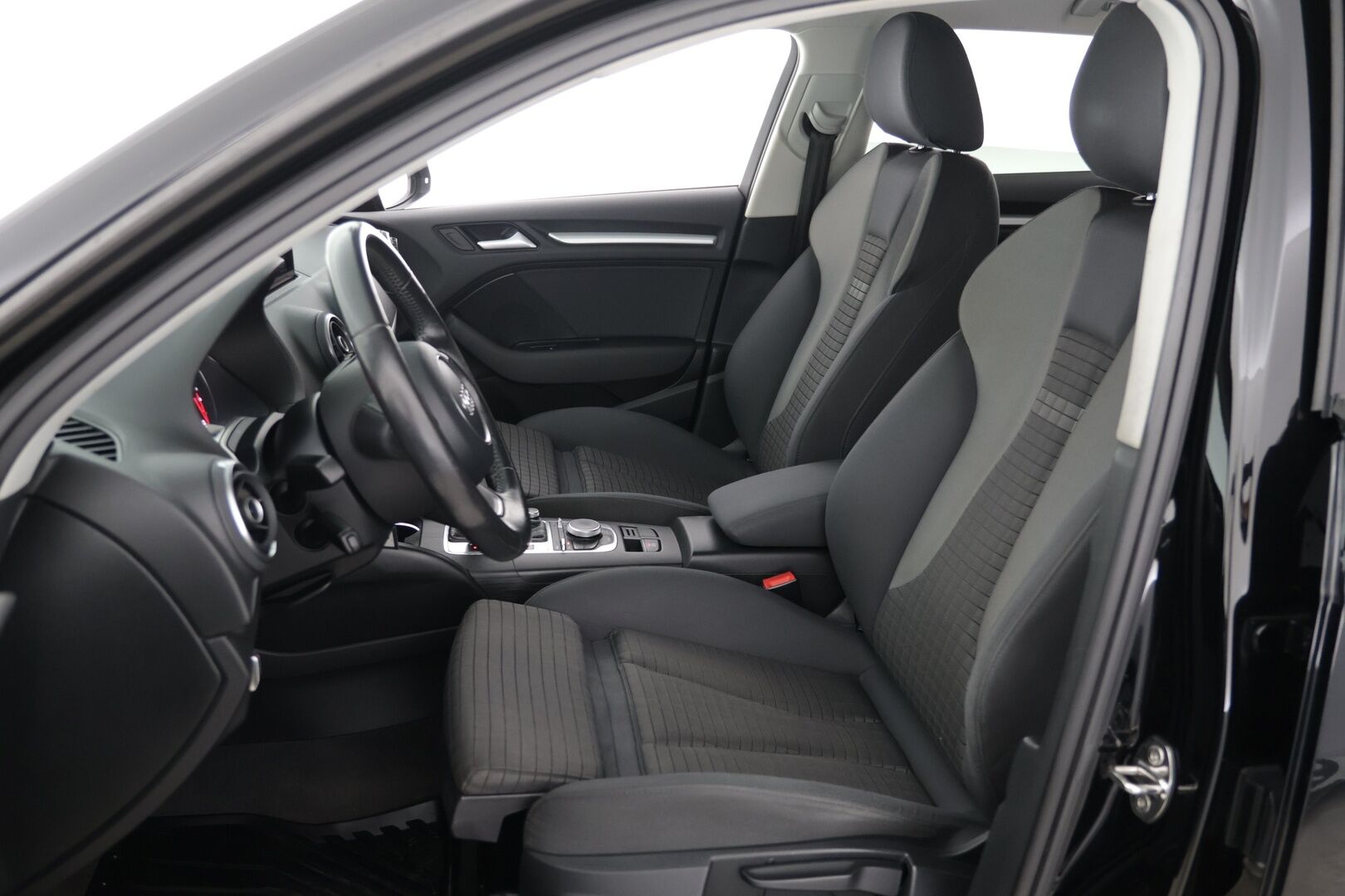 Audi A3 2015 Sportback Business Sport 1,6 TDI 81 kW S tronic * Webasto / B&O / Suomi-auto / Vakkari *