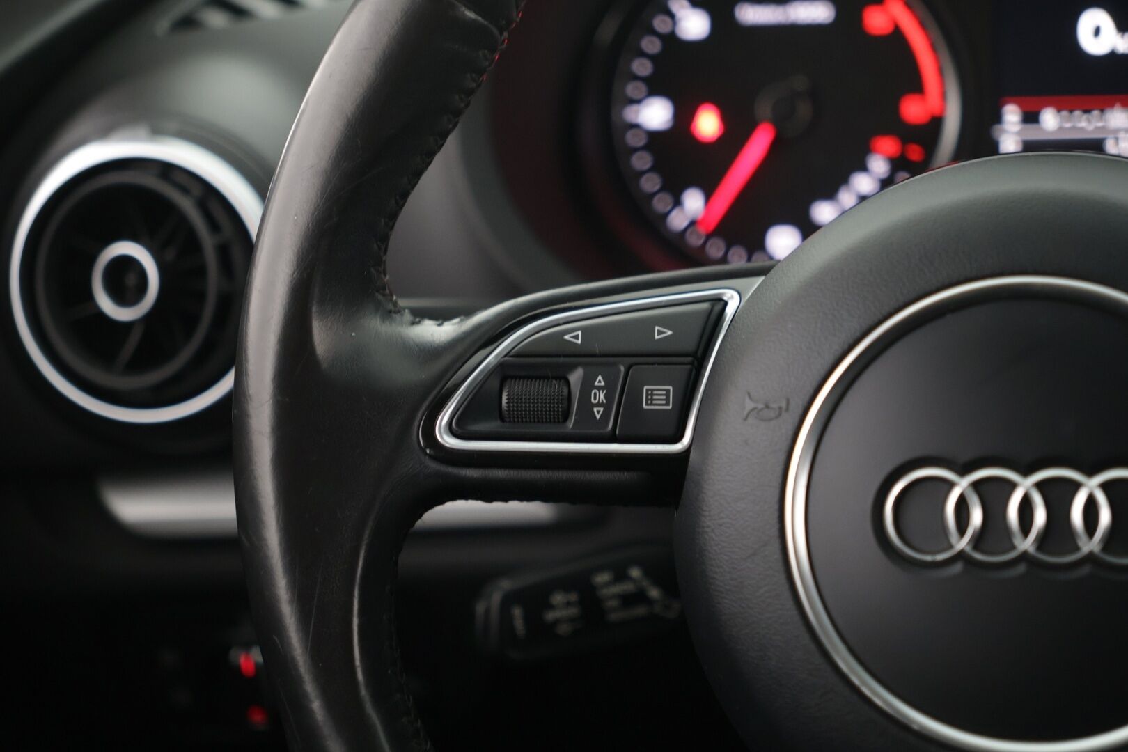 Audi A3 2015 Sportback Business Sport 1,6 TDI 81 kW S tronic - Webasto / B&O / Suomi-auto / Vakkari