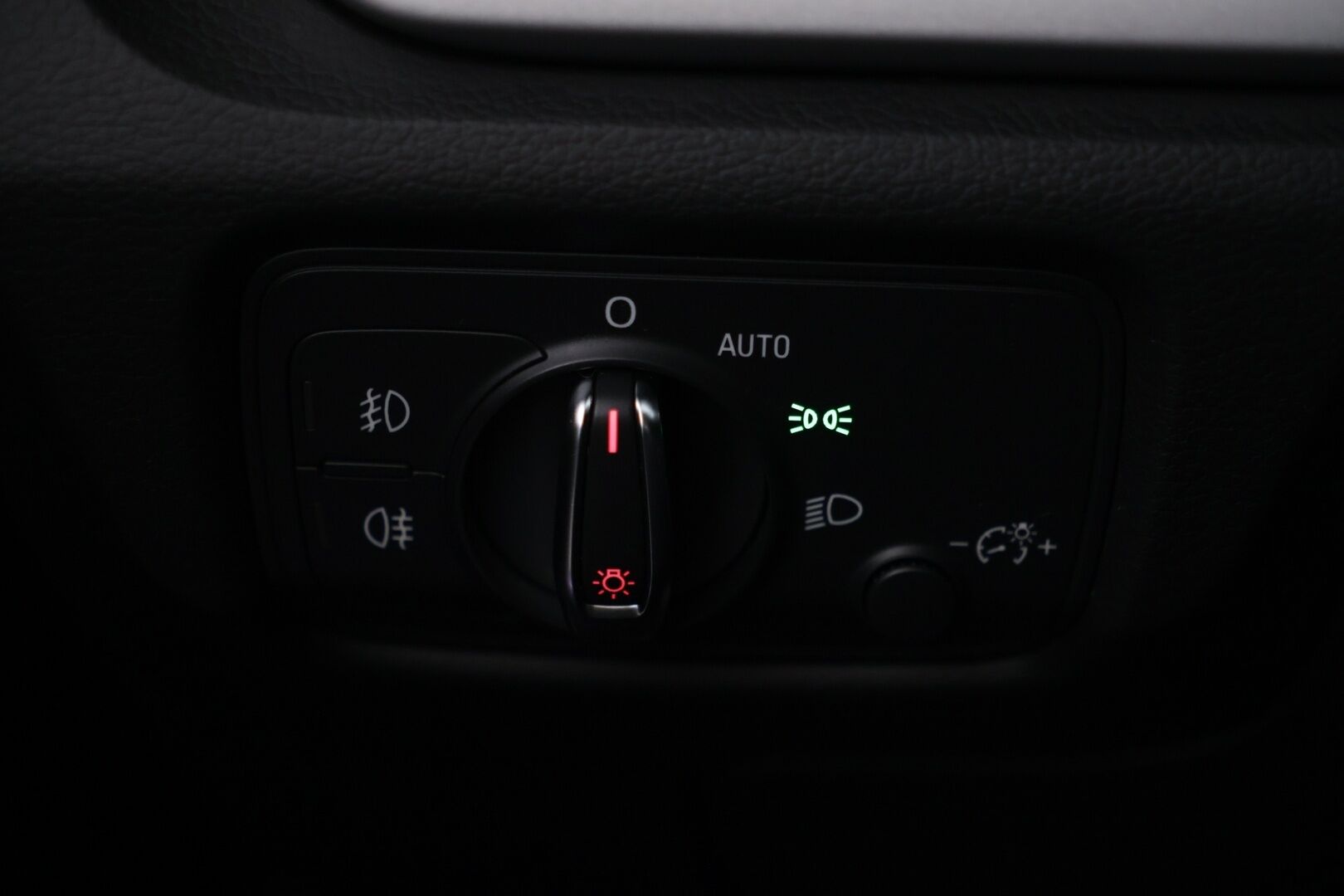 Audi A3 2015 Sportback Business Sport 1,6 TDI 81 kW S tronic * Webasto / B&O / Suomi-auto / Vakkari *