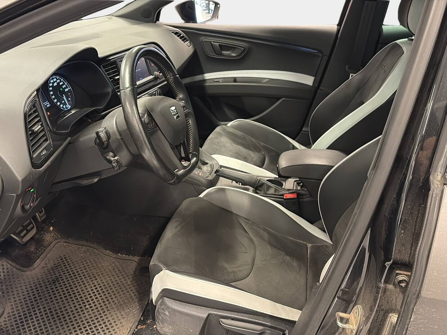 Seat Leon 2014 2,0 TSI 280 Cupra DSG | YritysOutlet - Myydään vain yrityksille - ACC | LED | P-Tutkat | Penkinlämmittimet | Suomi-auto | Bluetooth