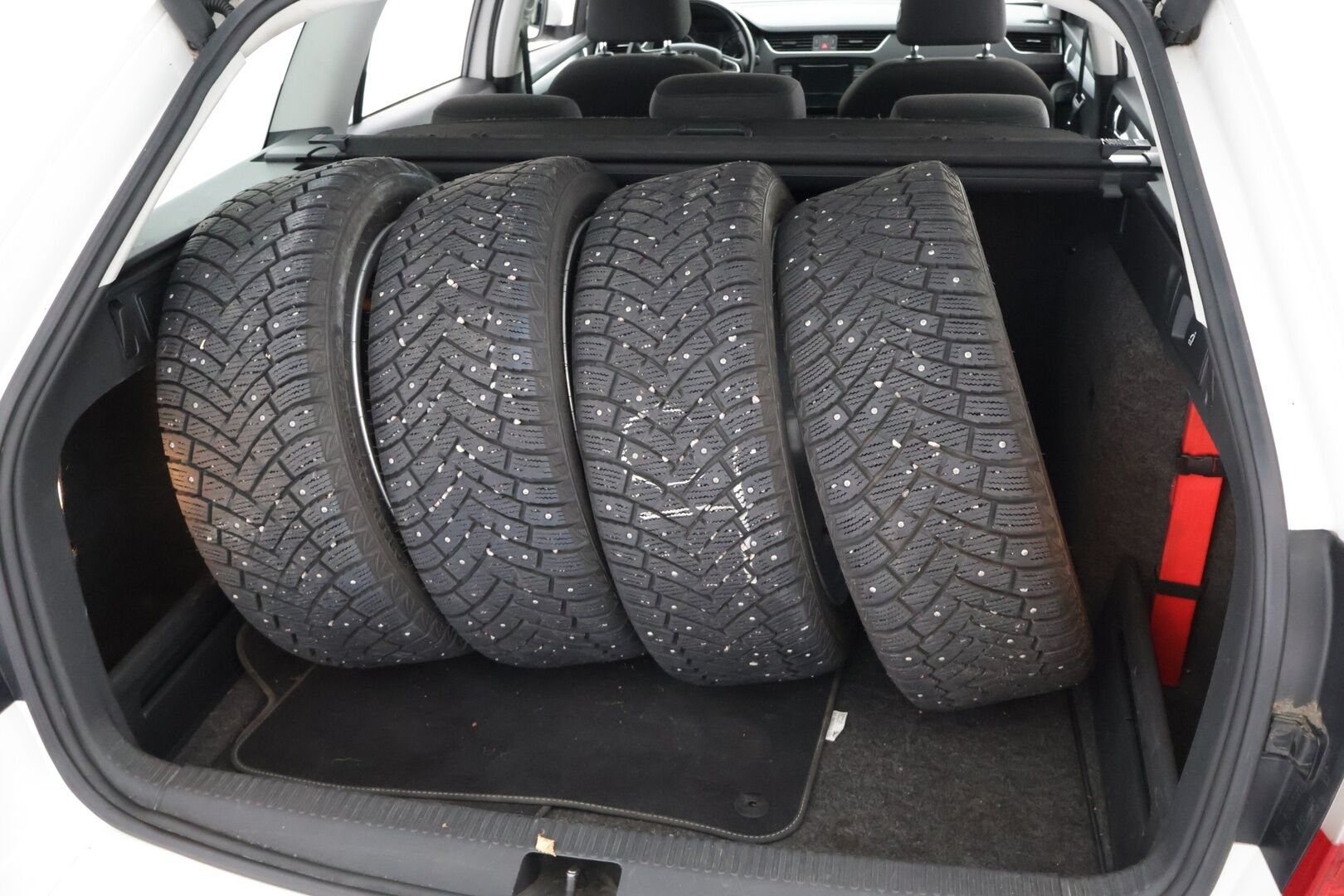 Skoda Octavia 2015 Combi 2,0 TDI 150 Elegance DSG Autom. - ACC | Webasto | Koukku | Keyless | Navi | Lämmitettävä tuulilasi | Suomi-auto