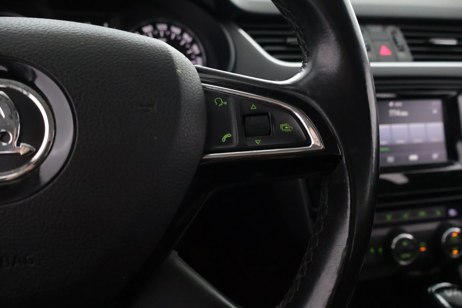 Skoda Octavia 2015 Combi 2,0 TDI 150 Elegance DSG Autom. - ACC | Webasto | Koukku | Keyless | Navi | Lämmitettävä tuulilasi | Suomi-auto