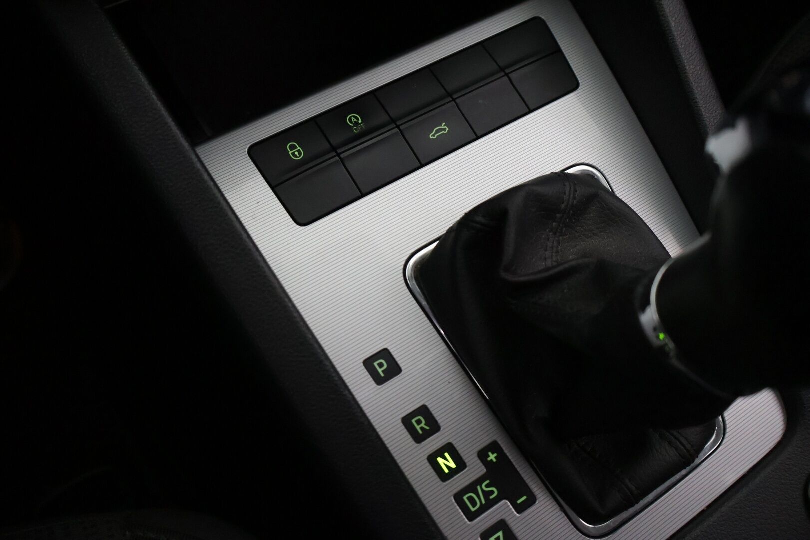 Skoda Octavia 2015 Combi 2,0 TDI 150 Elegance DSG Autom. - ACC | Webasto | Koukku | Keyless | Navi | Lämmitettävä tuulilasi | Suomi-auto