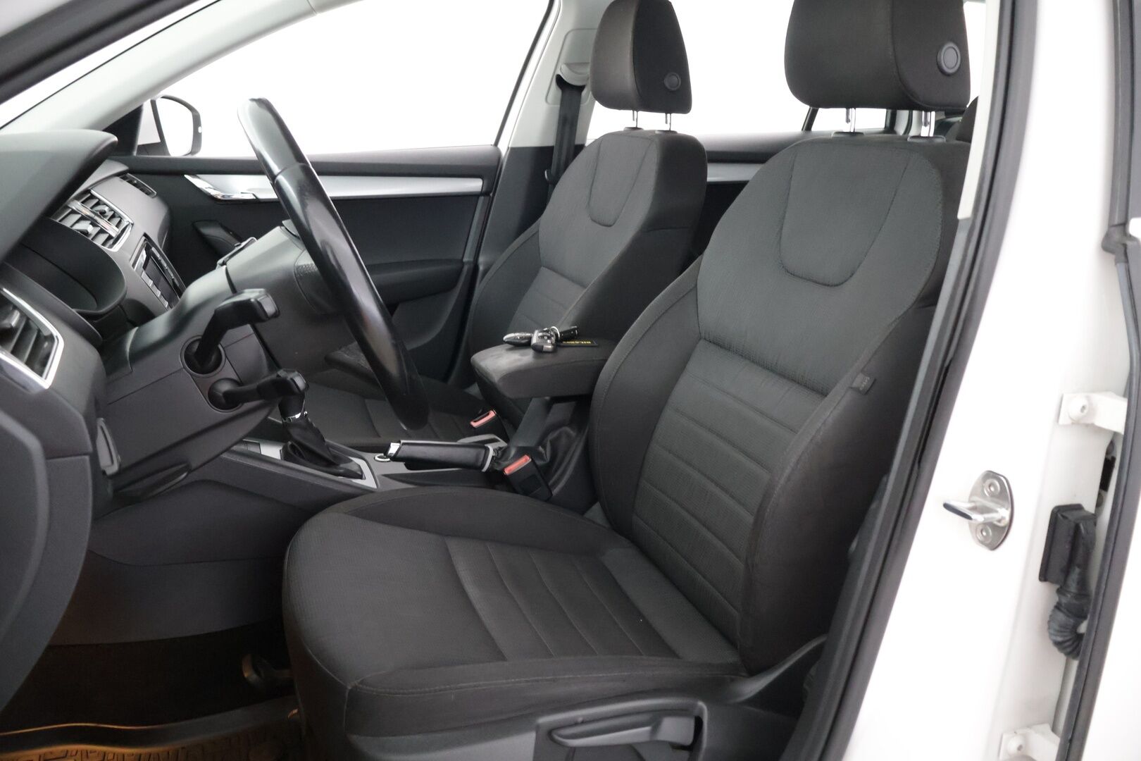 Skoda Octavia 2015 Combi 2,0 TDI 150 Elegance DSG Autom. - ACC | Webasto | Koukku | Keyless | Navi | Lämmitettävä tuulilasi | Suomi-auto