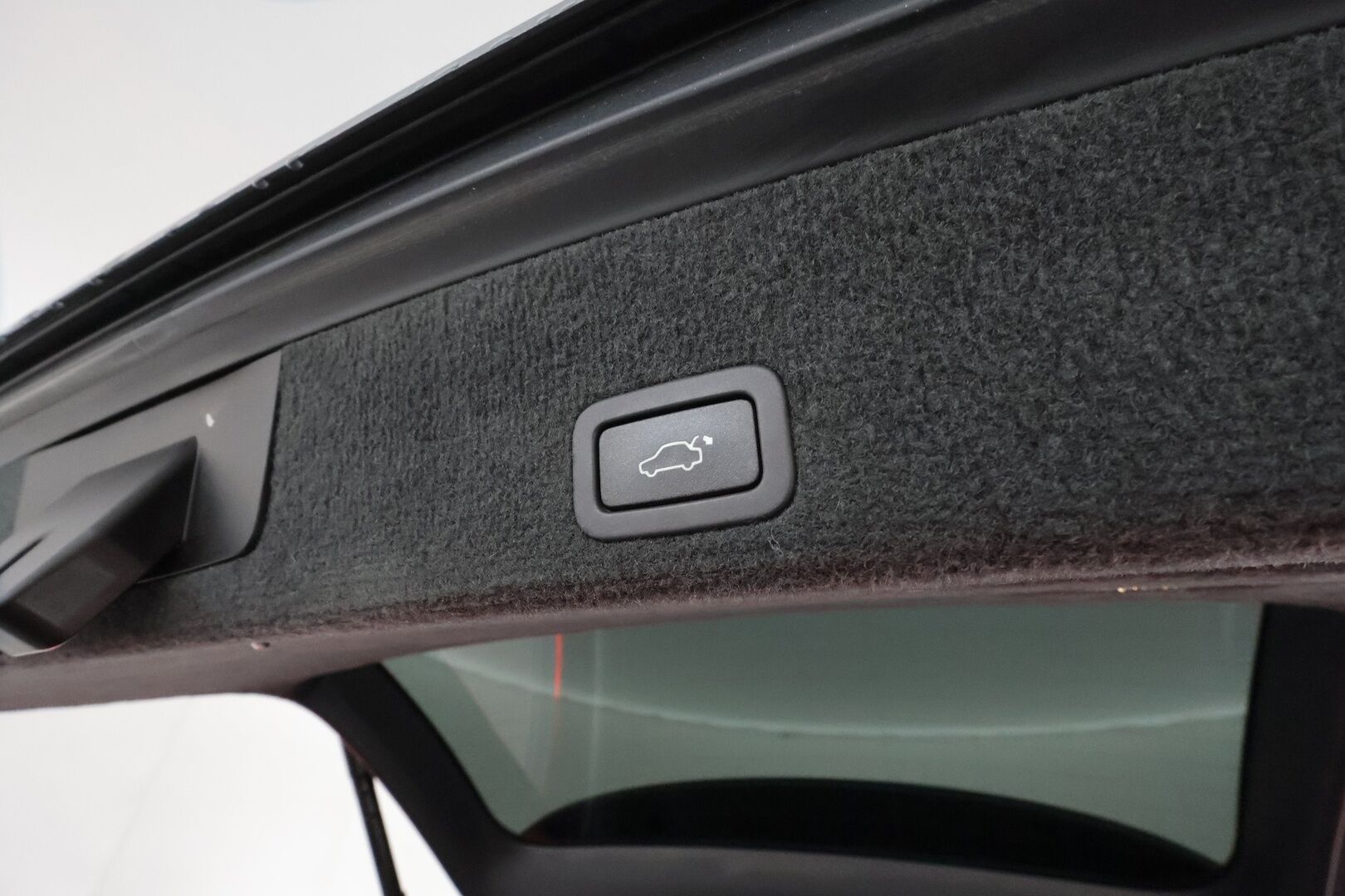 Volvo XC60 2015 D4 Momentum **Suomi-auto / Webasto / Xenon / P.Tutka / Puolinahat / Vakkari / Kahdet Renkaat**