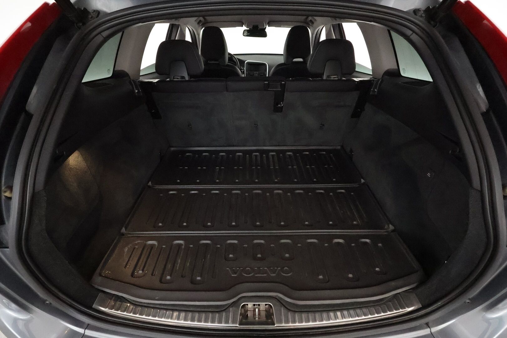 Volvo XC60 2015 D4 Momentum **Suomi-auto / Webasto / Xenon / P.Tutka / Puolinahat / Vakkari / Kahdet Renkaat**