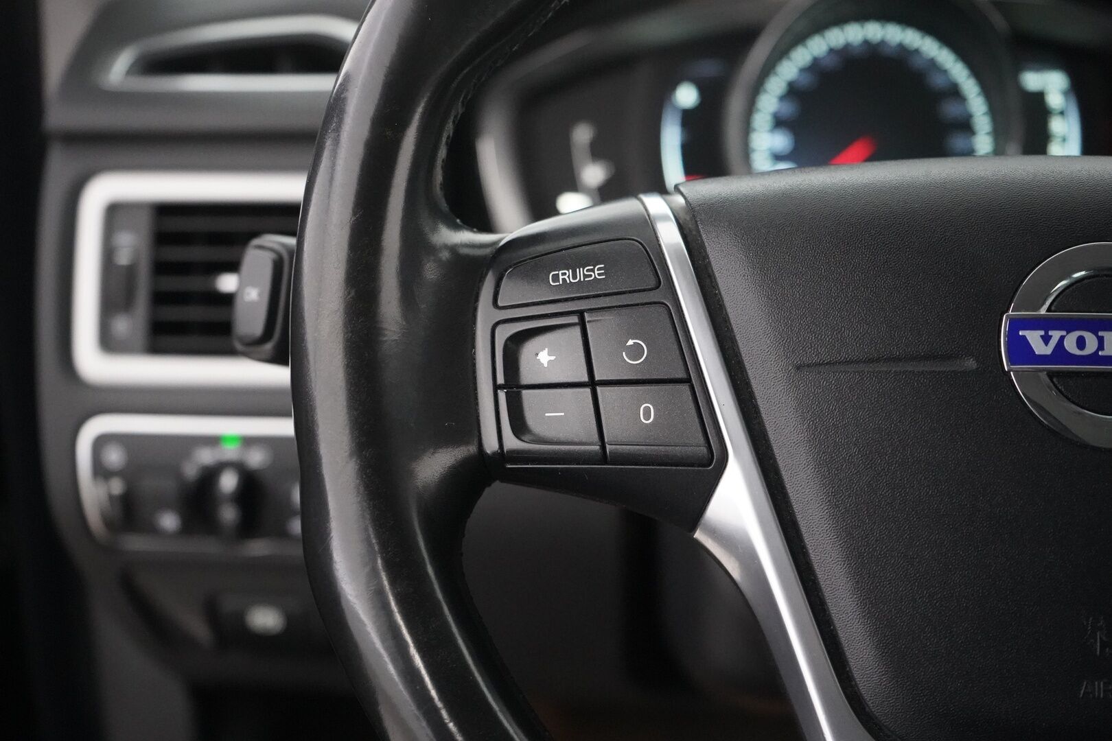 Volvo V70 2015 D3 Business Classic aut - Webasto | Muistipenkki | Nahat | Koukku | KeyLessGo | Vakkari | Jakohihna tehty 09.2026 | Juuri katsastettu | Juuri huollettu |Säntilliset huollot | Kahdet renkaat alumiinivantein