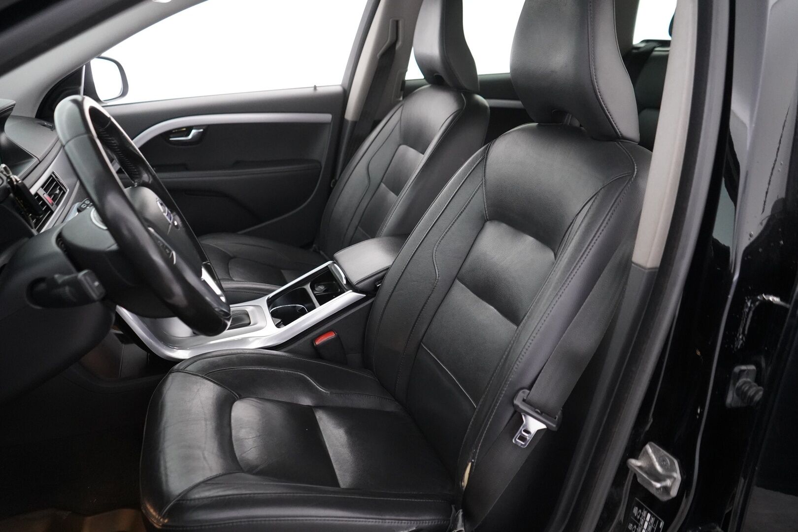Volvo V70 2015 D3 Business Classic aut - Webasto | Muistipenkki | Nahat | Koukku | KeyLessGo | Vakkari | Jakohihna tehty 09.2026 | Juuri katsastettu | Juuri huollettu |Säntilliset huollot | Kahdet renkaat alumiinivantein