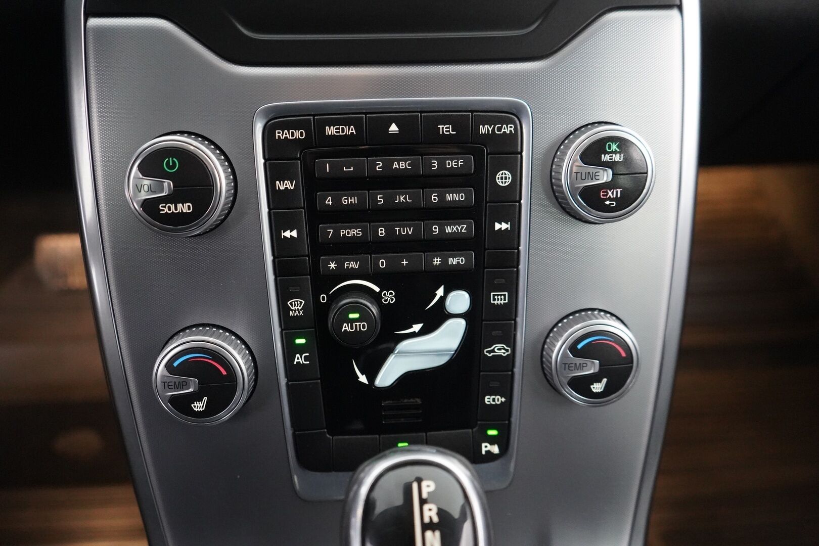 Volvo V70 2015 D3 Business Classic aut - Webasto | Muistipenkki | Nahat | Koukku | KeyLessGo | Vakkari | Jakohihna tehty 09.2026 | Juuri katsastettu | Juuri huollettu |Säntilliset huollot | Kahdet renkaat alumiinivantein