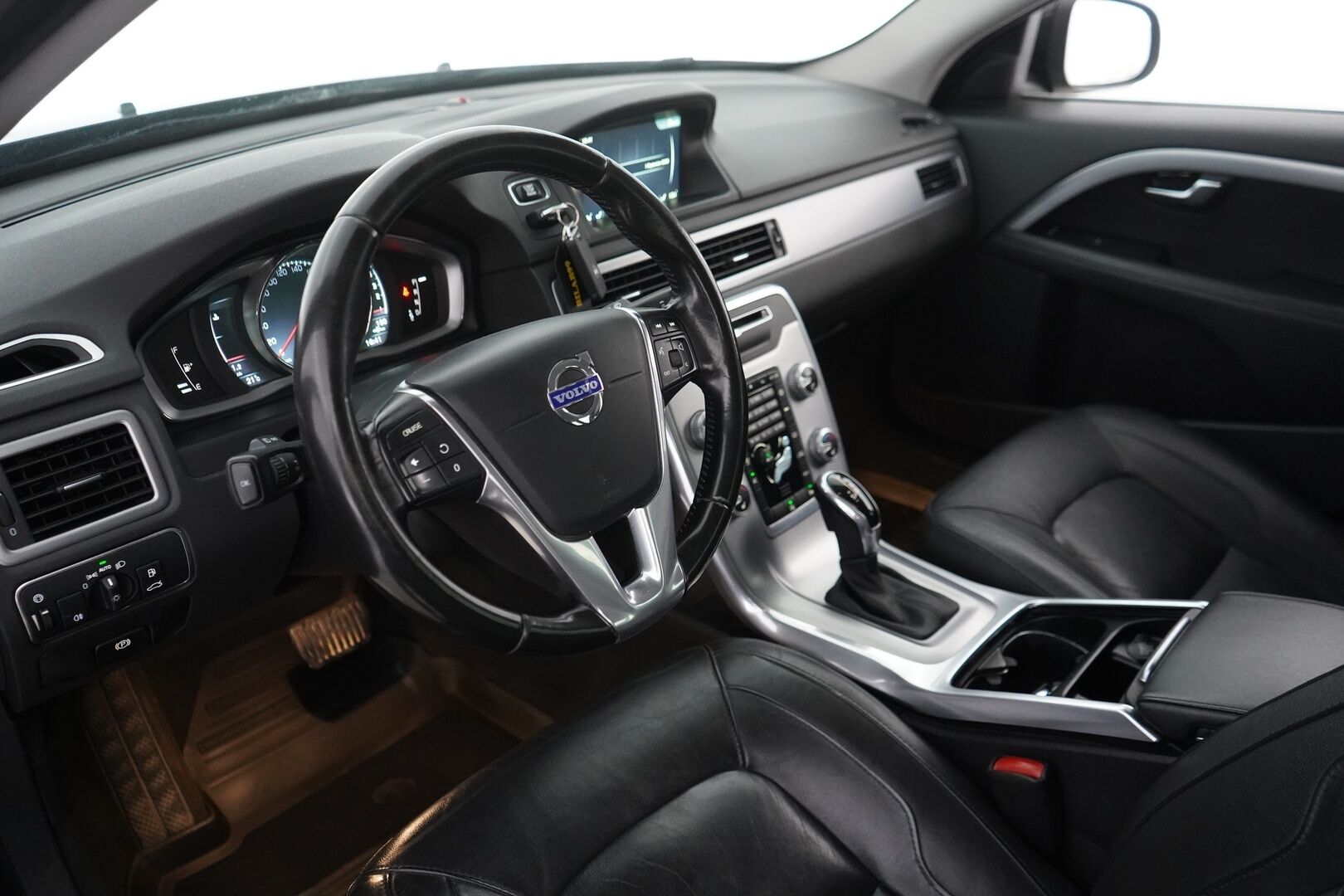 Volvo V70 2015 D3 Business Classic aut - Webasto | Muistipenkki | Nahat | Koukku | KeyLessGo | Vakkari | Jakohihna tehty 09.2026 | Juuri katsastettu | Juuri huollettu |Säntilliset huollot | Kahdet renkaat alumiinivantein