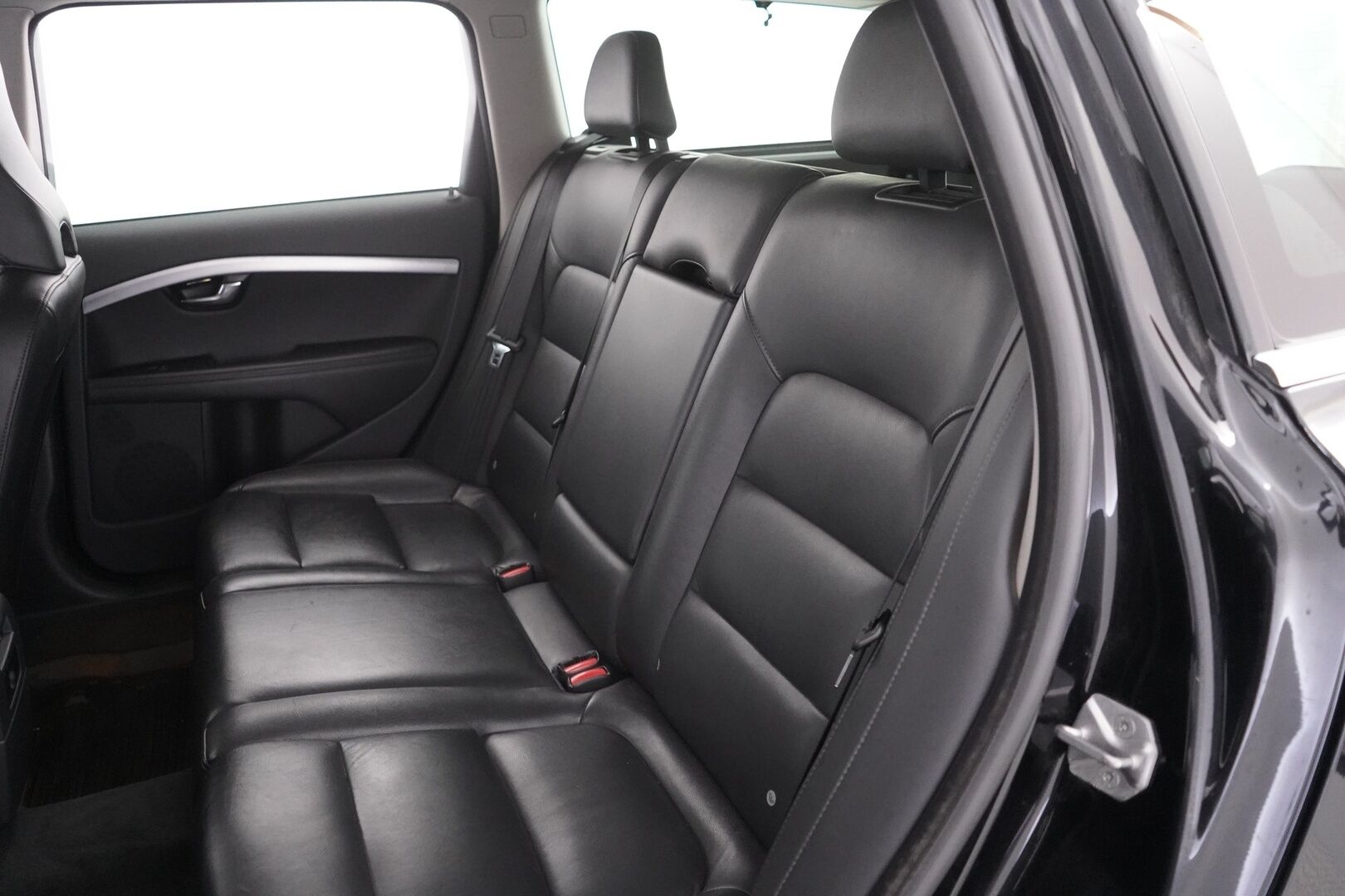 Volvo V70 2015 D3 Business Classic aut - Webasto | Muistipenkki | Nahat | Koukku | KeyLessGo | Vakkari | Jakohihna tehty 09.2026 | Juuri katsastettu | Juuri huollettu |Säntilliset huollot | Kahdet renkaat alumiinivantein