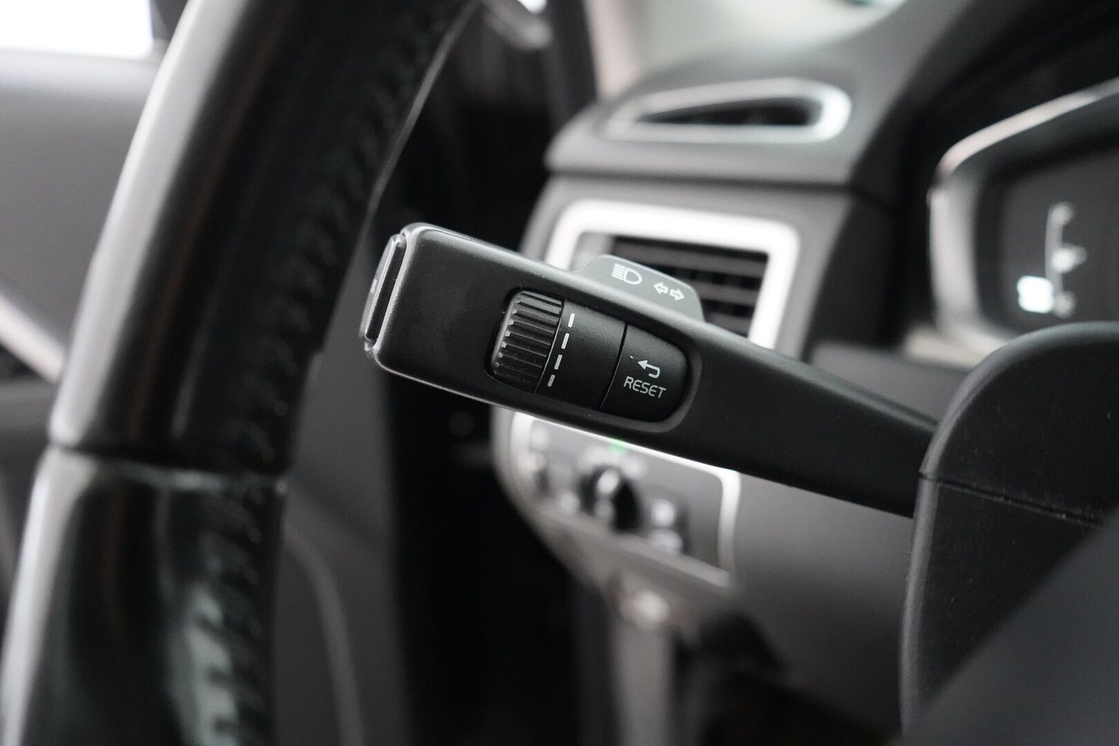 Volvo V70 2015 D3 Business Classic aut - Webasto | Muistipenkki | Nahat | Koukku | KeyLessGo | Vakkari | Jakohihna tehty 09.2026 | Juuri katsastettu | Juuri huollettu |Säntilliset huollot | Kahdet renkaat alumiinivantein