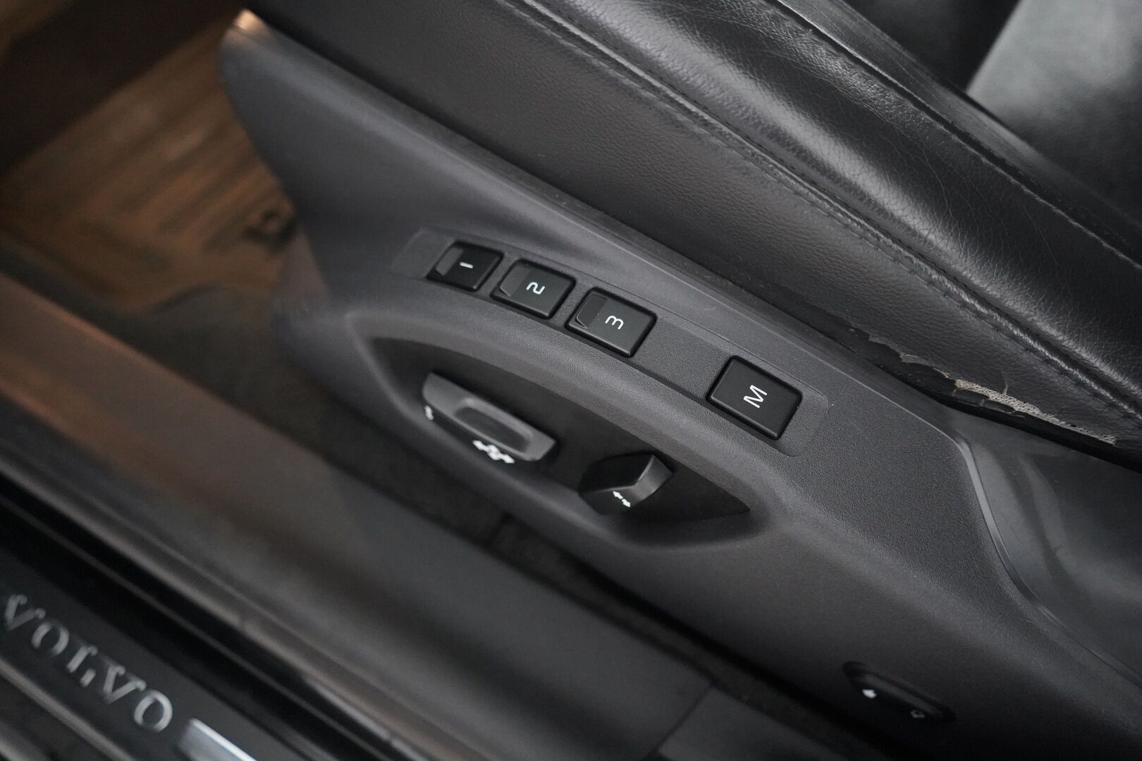 Volvo V70 2015 D3 Business Classic aut - Webasto | Muistipenkki | Nahat | Koukku | KeyLessGo | Vakkari | Jakohihna tehty 09.2026 | Juuri katsastettu | Juuri huollettu |Säntilliset huollot | Kahdet renkaat alumiinivantein