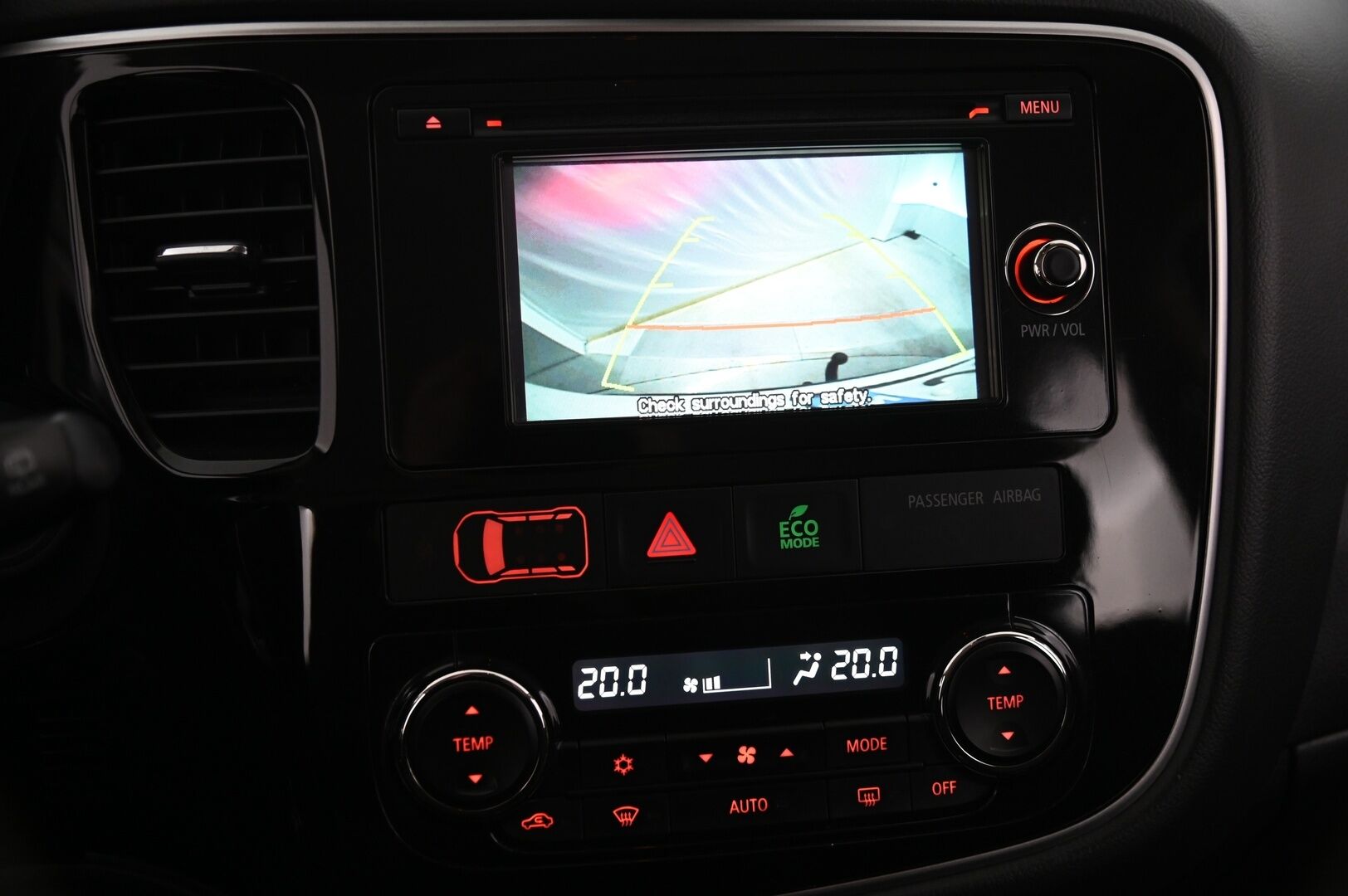 Mitsubishi Outlander 2016 2,2 DI-D Intense AT 4WD 5P *Acc / Koukku / Kamera / Kaistavahti / BT* - Suomiauto / 2x renkaat aluvantein / Juuri tehty iso huolto