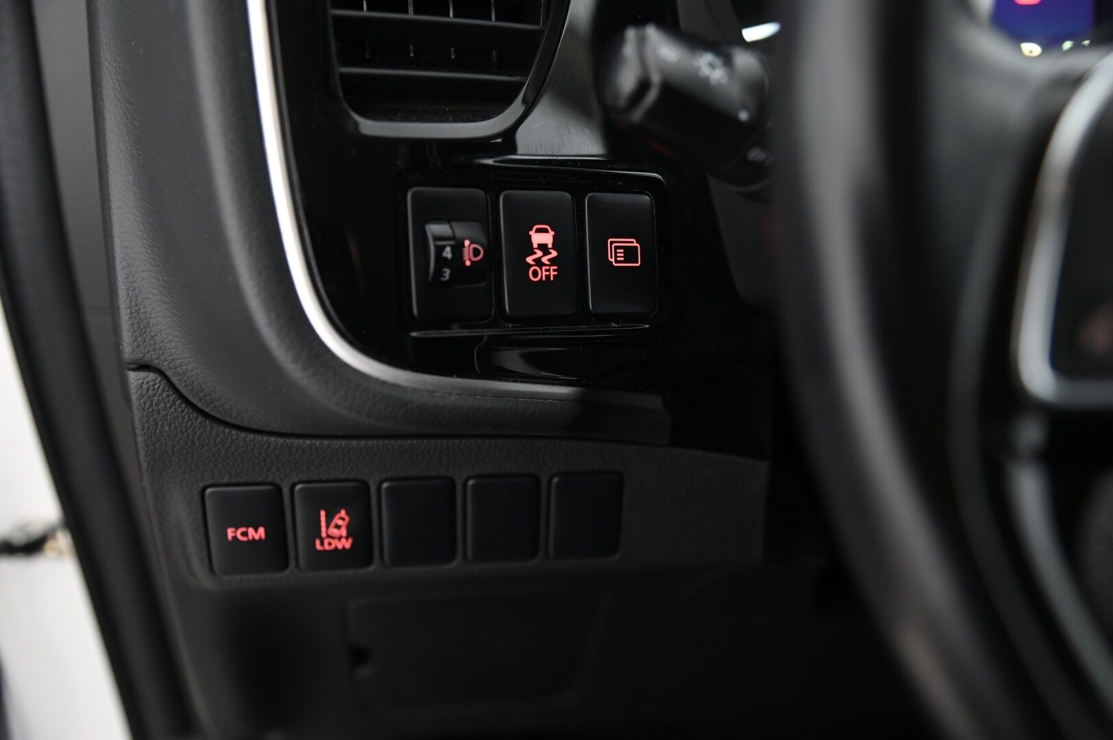 Mitsubishi Outlander 2016 2,2 DI-D Intense AT 4WD 5P *Acc / Koukku / Kamera / Kaistavahti / BT* - Suomiauto / 2x renkaat aluvantein / Juuri tehty iso huolto