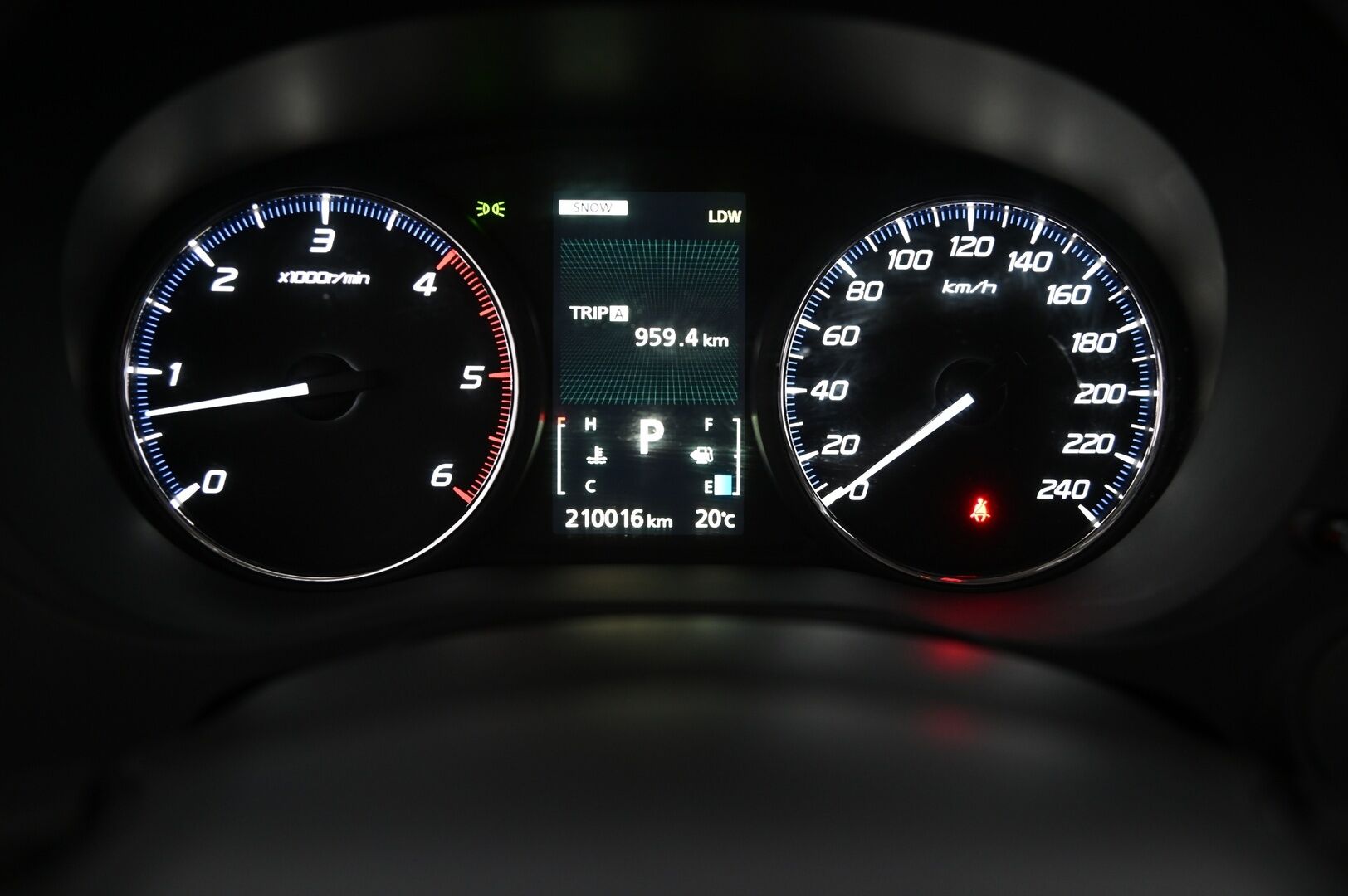 Mitsubishi Outlander 2016 2,2 DI-D Intense AT 4WD 5P *Acc / Koukku / Kamera / Kaistavahti / BT* - Suomiauto / 2x renkaat aluvantein / Juuri tehty iso huolto