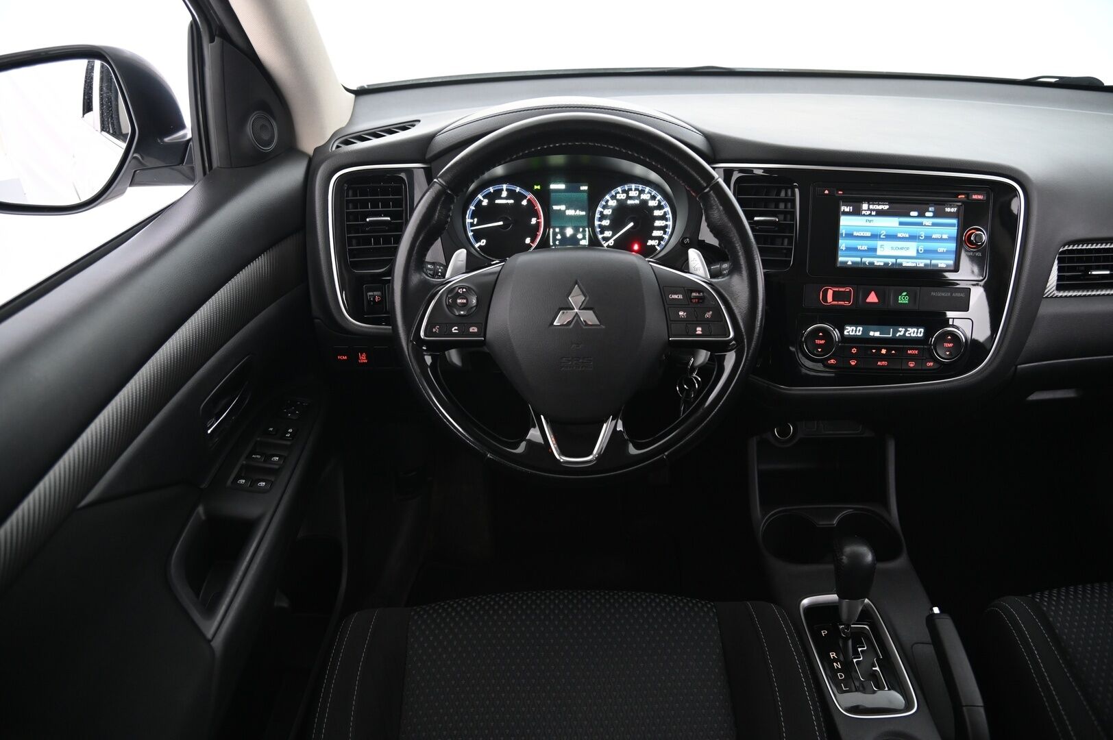 Mitsubishi Outlander 2016 2,2 DI-D Intense AT 4WD 5P *Acc / Koukku / Kamera / Kaistavahti / BT* - Suomiauto / 2x renkaat aluvantein / Juuri tehty iso huolto