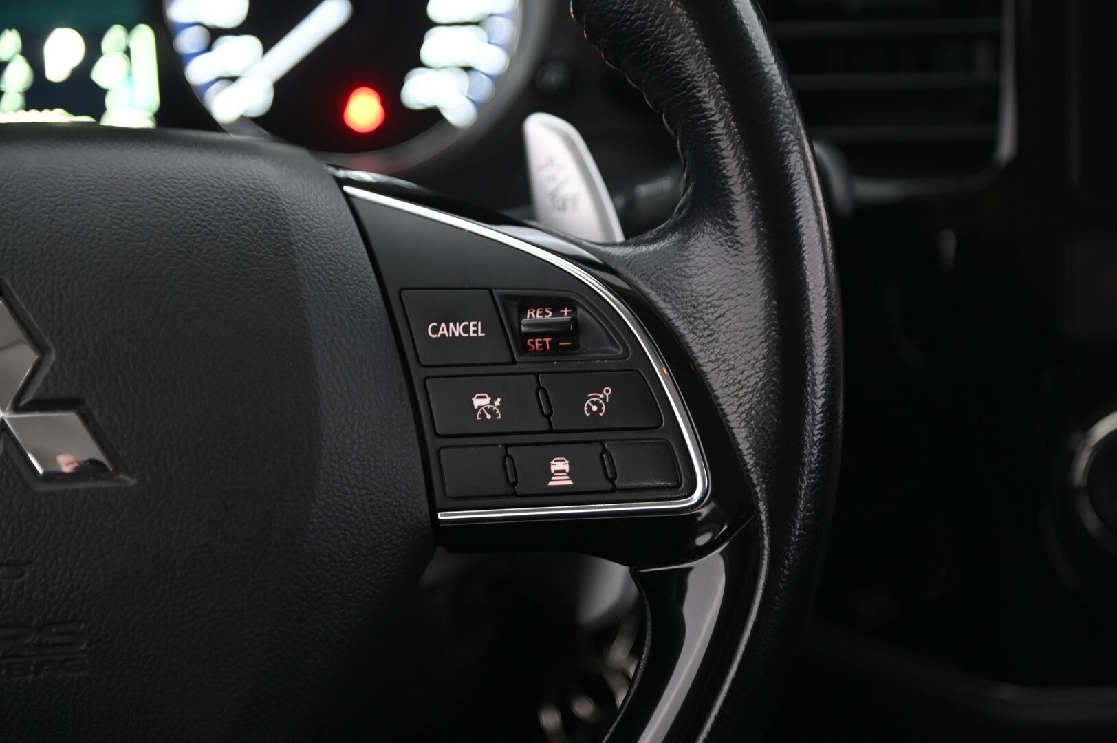 Mitsubishi Outlander 2016 2,2 DI-D Intense AT 4WD 5P *Acc / Koukku / Kamera / Kaistavahti / BT* - Suomiauto / 2x renkaat aluvantein / Juuri tehty iso huolto