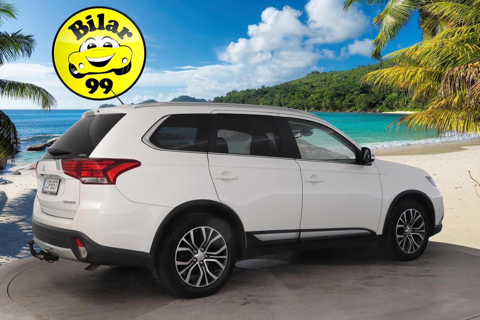 Mitsubishi Outlander 2016 2,2 DI-D Intense AT 4WD 5P *Acc / Koukku / Kamera / Kaistavahti / BT* - Suomiauto / 2x renkaat aluvantein / Juuri tehty iso huolto