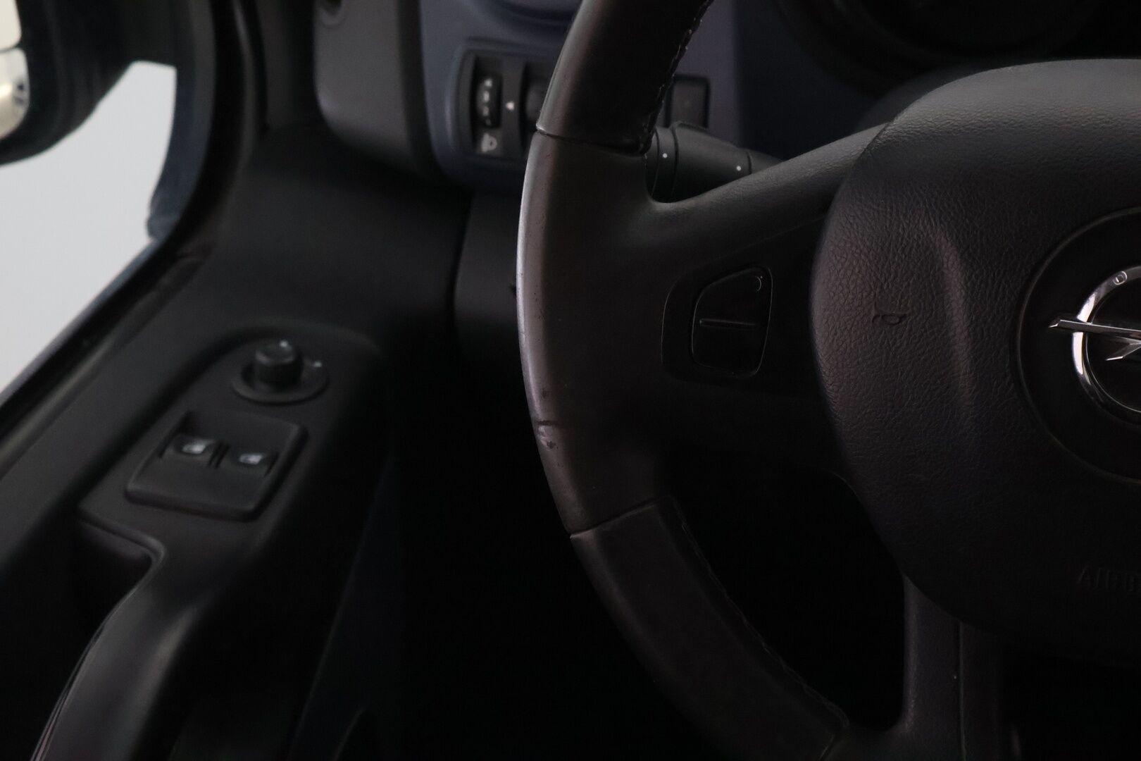 Opel Vivaro 2015 Van Edition L2H1 1,6 CDTI Turbo ecoFLEX 66kW MT6 - Suomiauto / Webasto / Vakkari / Navi / Vetokoukku / Peruutustutka / Juuri tullut Tampereelle!