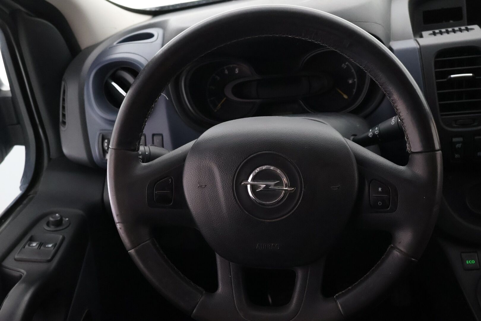 Opel Vivaro 2015 Van Edition L2H1 1,6 CDTI Turbo ecoFLEX 66kW MT6 - Suomiauto / Webasto / Vakkari / Navi / Vetokoukku / Peruutustutka / Juuri tullut Tampereelle!