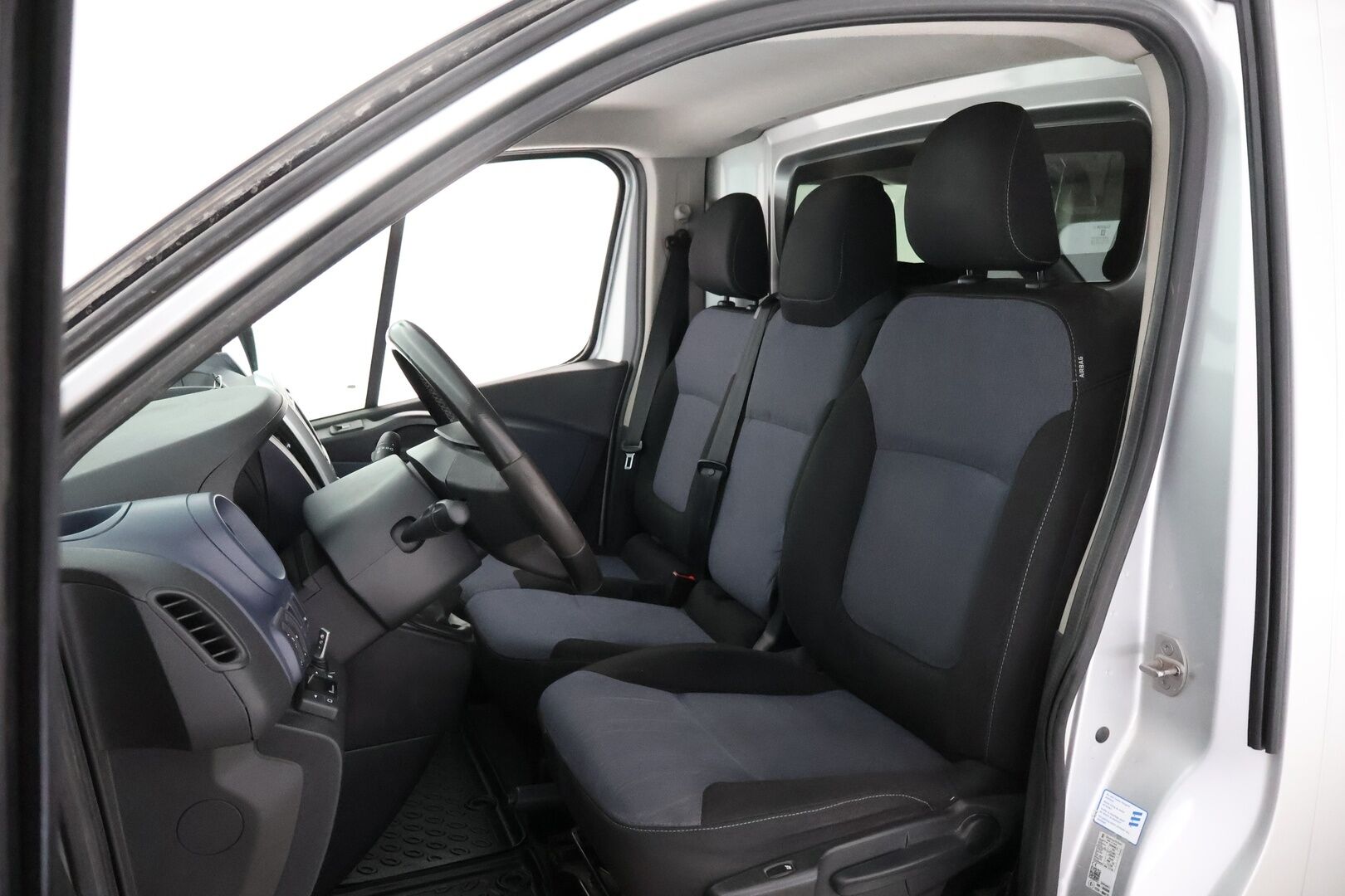 Opel Vivaro 2015 Van Edition L2H1 1,6 CDTI Turbo ecoFLEX 66kW MT6 - Suomiauto / Webasto / Vakkari / Navi / Vetokoukku / Peruutustutka / Juuri tullut Tampereelle!
