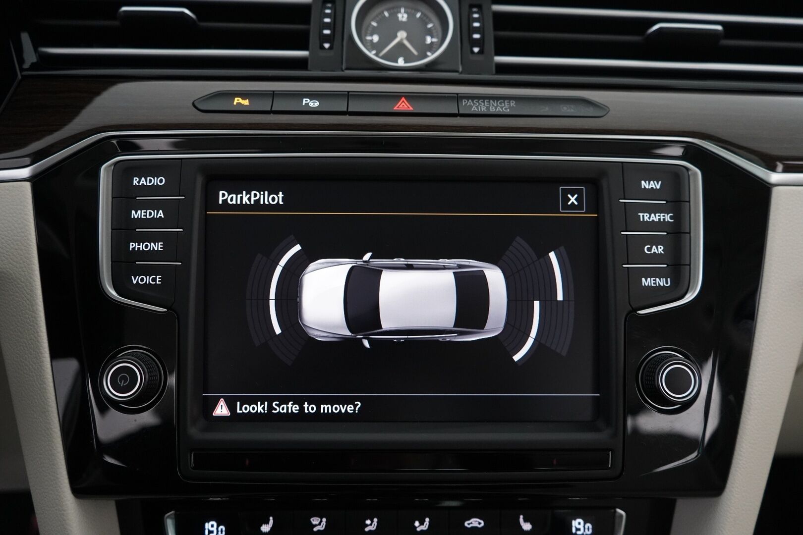 Volkswagen Passat 2015 2.0 TDI Sedan Highline 110 kW (150hv) DSG Autom. - ACC | Webasto | Digimittaristo | Panorama | Dynamic LED | Ergo Istuimet | Dynaudio | Suomi-Auto | Kahdet renkaat VW vanteilla | Jakopää 11 / 25