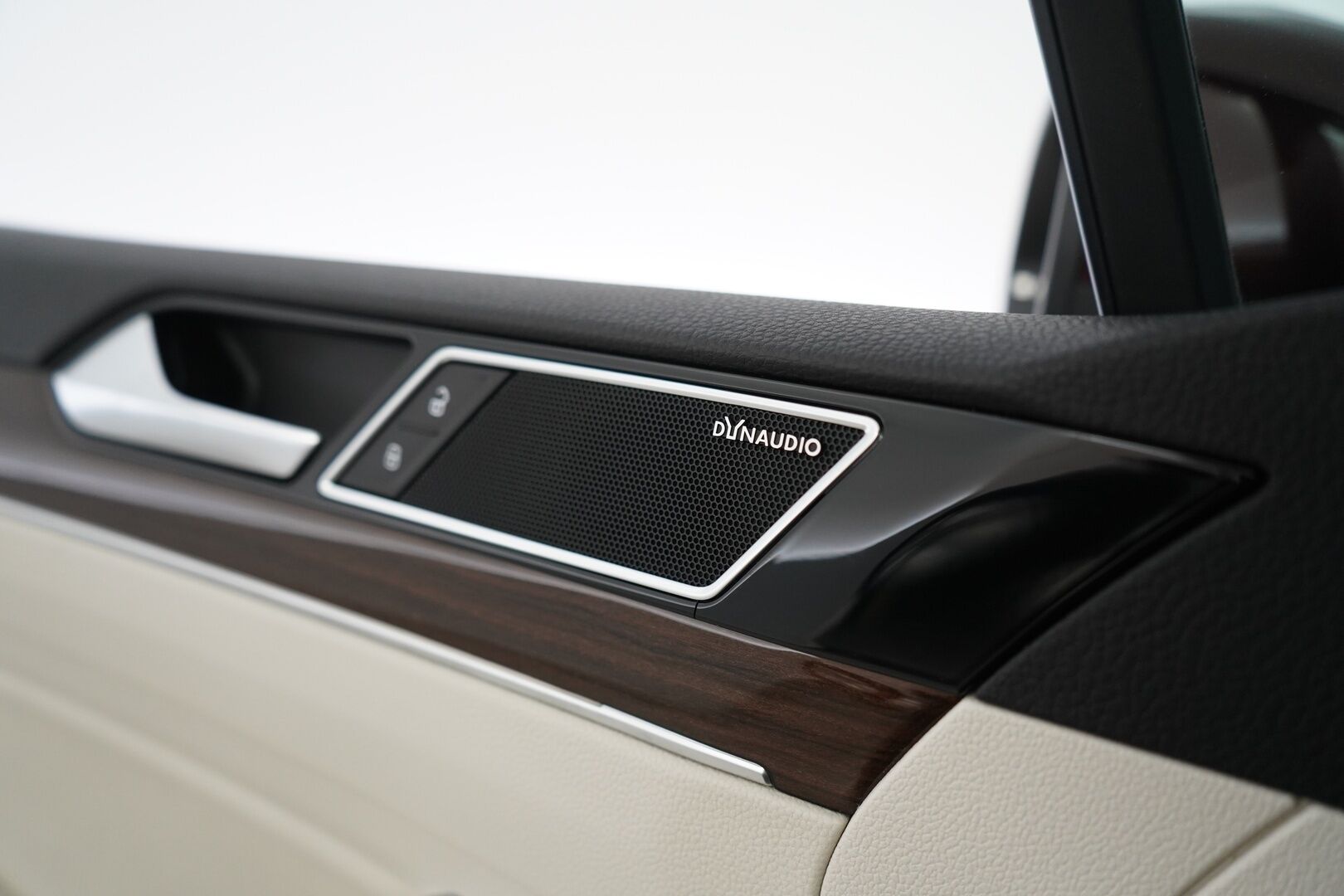 Volkswagen Passat 2015 2.0 TDI Sedan Highline 110 kW (150hv) DSG Autom. - ACC | Webasto | Digimittaristo | Panorama | Dynamic LED | Ergo Istuimet | Dynaudio | Suomi-Auto | Kahdet renkaat VW vanteilla | Jakopää 11 / 25