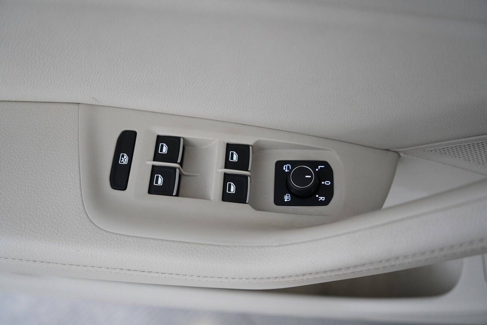Volkswagen Passat 2015 2.0 TDI Sedan Highline 110 kW (150hv) DSG Autom. - ACC | Webasto | Digimittaristo | Panorama | Dynamic LED | Ergo Istuimet | Dynaudio | Suomi-Auto | Kahdet renkaat VW vanteilla | Jakopää 11 / 25