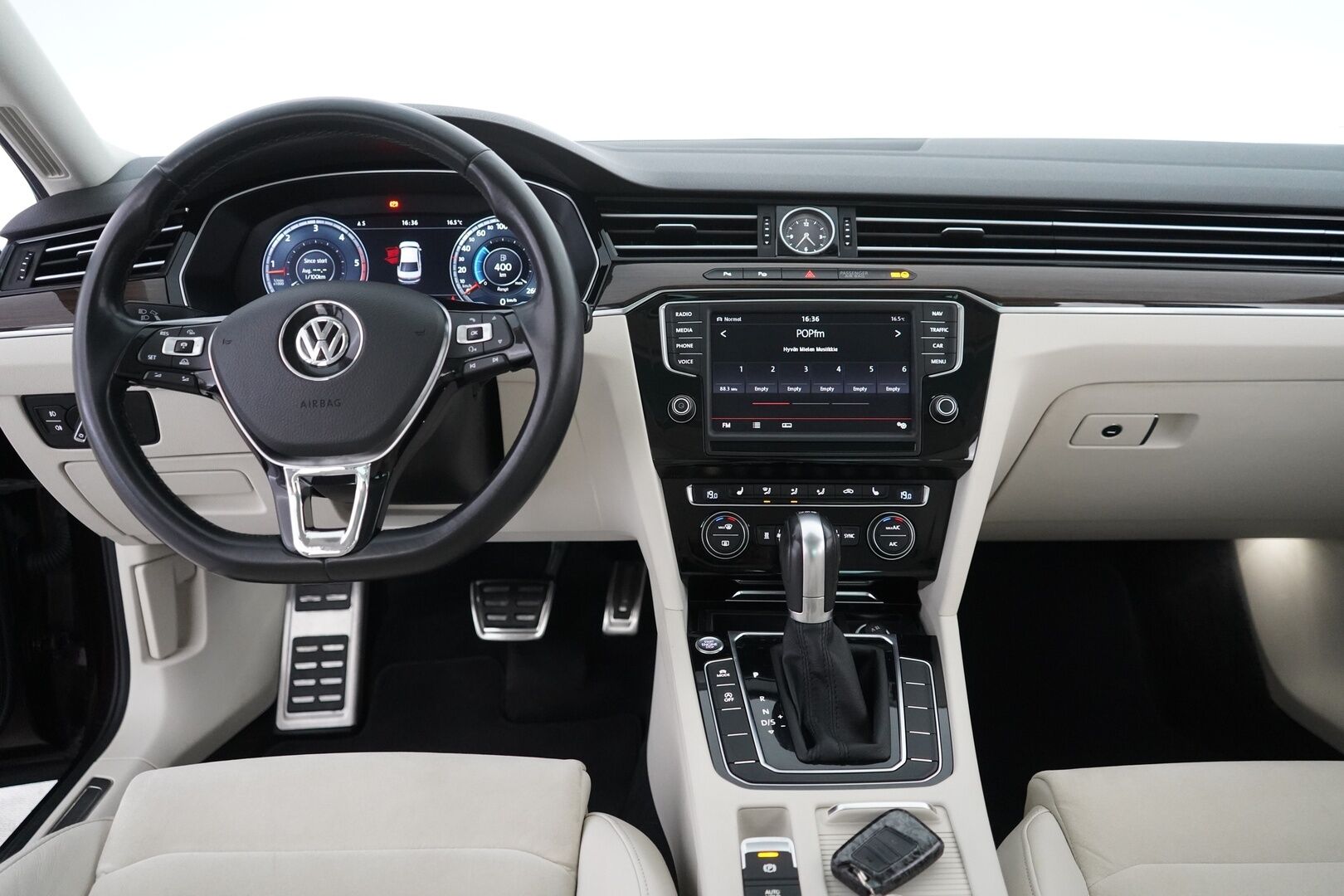 Volkswagen Passat 2015 2.0 TDI Sedan Highline 110 kW (150hv) DSG Autom. - ACC | Webasto | Digimittaristo | Panorama | Dynamic LED | Ergo Istuimet | Dynaudio | Suomi-Auto | Kahdet renkaat VW vanteilla | Jakopää 11 / 25