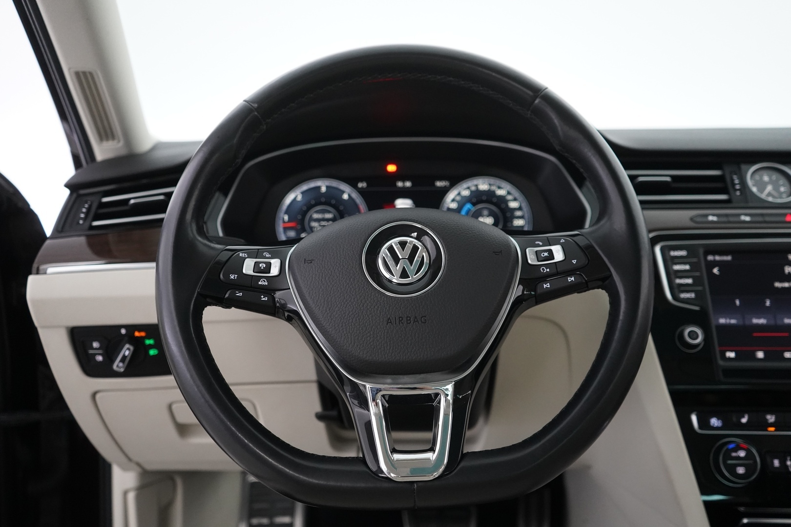 Volkswagen Passat 2015 2.0 TDI Sedan Highline 110 kW (150hv) DSG Autom. - ACC | Webasto | Digimittaristo | Panorama | Dynamic LED | Ergo Istuimet | Dynaudio | Suomi-Auto | Kahdet renkaat VW vanteilla | Jakopää 11 / 25