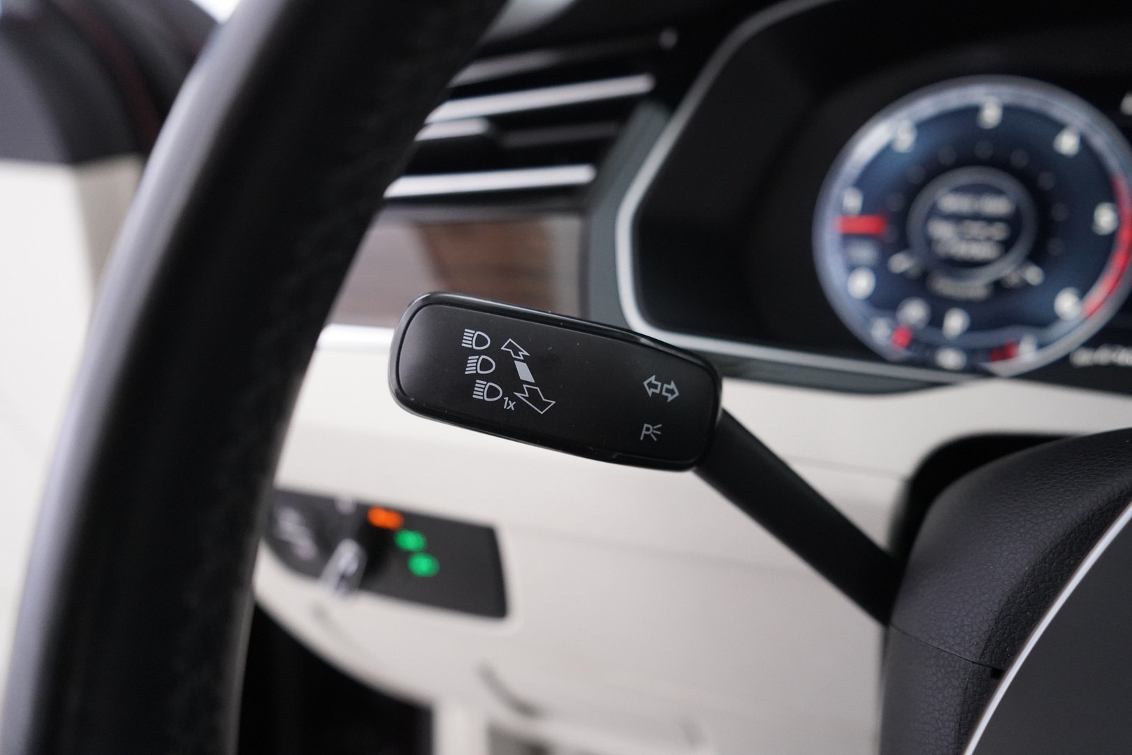 Volkswagen Passat 2015 2.0 TDI Sedan Highline 110 kW (150hv) DSG Autom. - ACC | Webasto | Digimittaristo | Panorama | Dynamic LED | Ergo Istuimet | Dynaudio | Suomi-Auto | Kahdet renkaat VW vanteilla | Jakopää 11 / 25