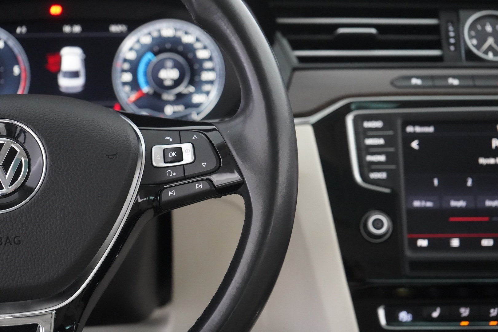 Volkswagen Passat 2015 2.0 TDI Sedan Highline 110 kW (150hv) DSG Autom. - ACC | Webasto | Digimittaristo | Panorama | Dynamic LED | Ergo Istuimet | Dynaudio | Suomi-Auto | Kahdet renkaat VW vanteilla | Jakopää 11 / 25