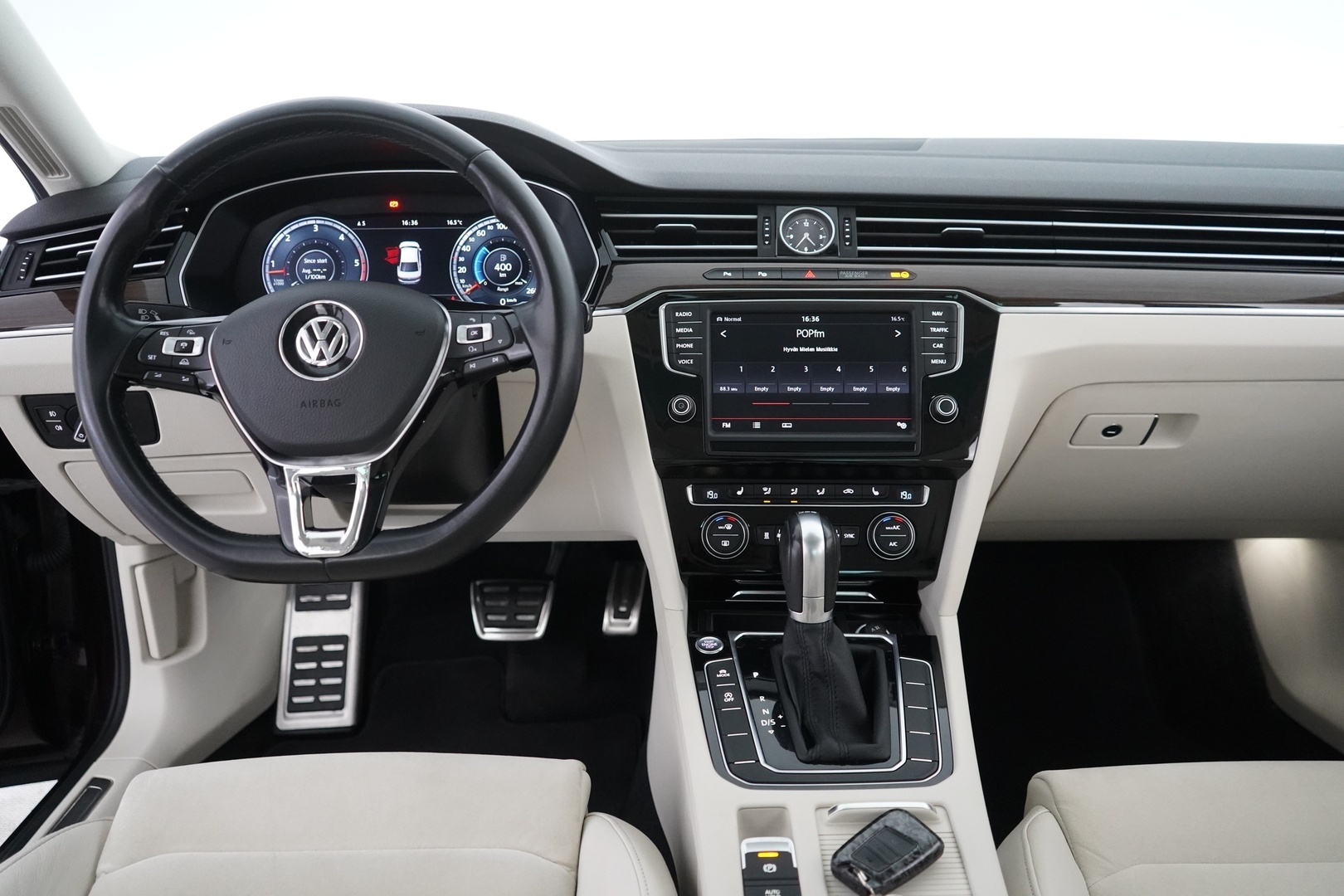 Volkswagen Passat 2015 2.0 TDI Sedan Highline 110 kW (150hv) DSG Autom. - ACC | Webasto | Digimittaristo | Panorama | Dynamic LED | Ergo Istuimet | Dynaudio | Suomi-Auto | Kahdet renkaat VW vanteilla | Jakopää 11 / 25
