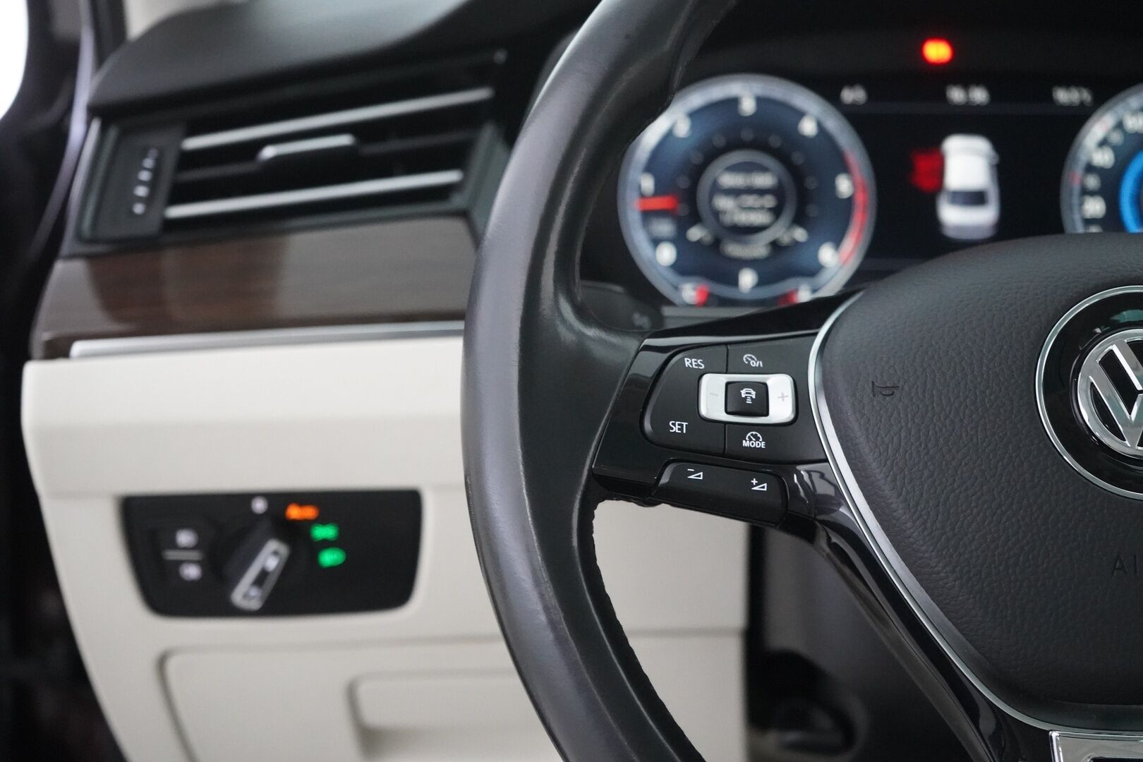 Volkswagen Passat 2015 2.0 TDI Sedan Highline 110 kW (150hv) DSG Autom. - ACC | Webasto | Digimittaristo | Panorama | Dynamic LED | Ergo Istuimet | Dynaudio | Suomi-Auto | Kahdet renkaat VW vanteilla | Jakopää 11 / 25